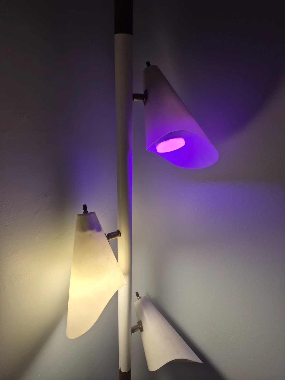 Vintage 3-Head Floor to Ceiling Lamp - Mid-Century Modern Style - photo 4