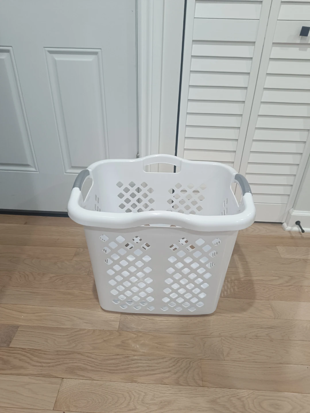 Home Logic Lamper White Plastic Laundry Basket