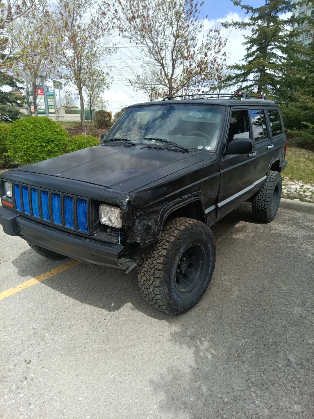 Black Jeep Cherokee XJ SUV