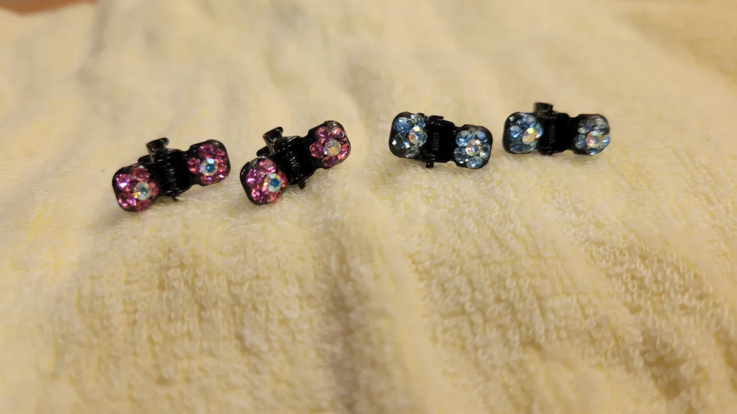 Set of 4 mini hair claw clips with rhinestones