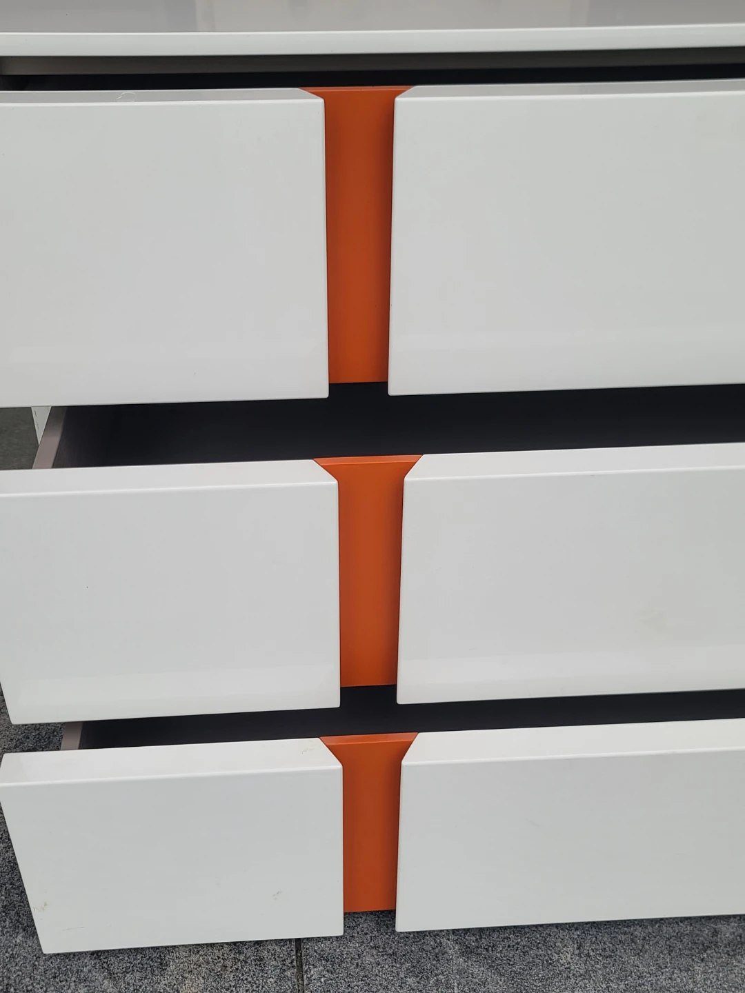 White 3-Drawer Dresser with Orange Accents - photo 4
