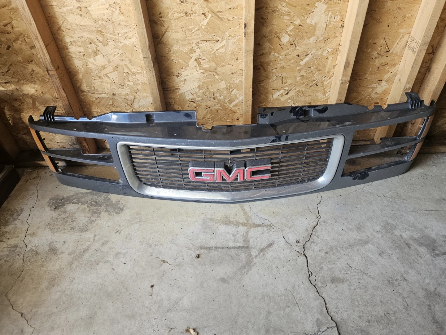 1997 GMC 1500 Front Grille Assembly