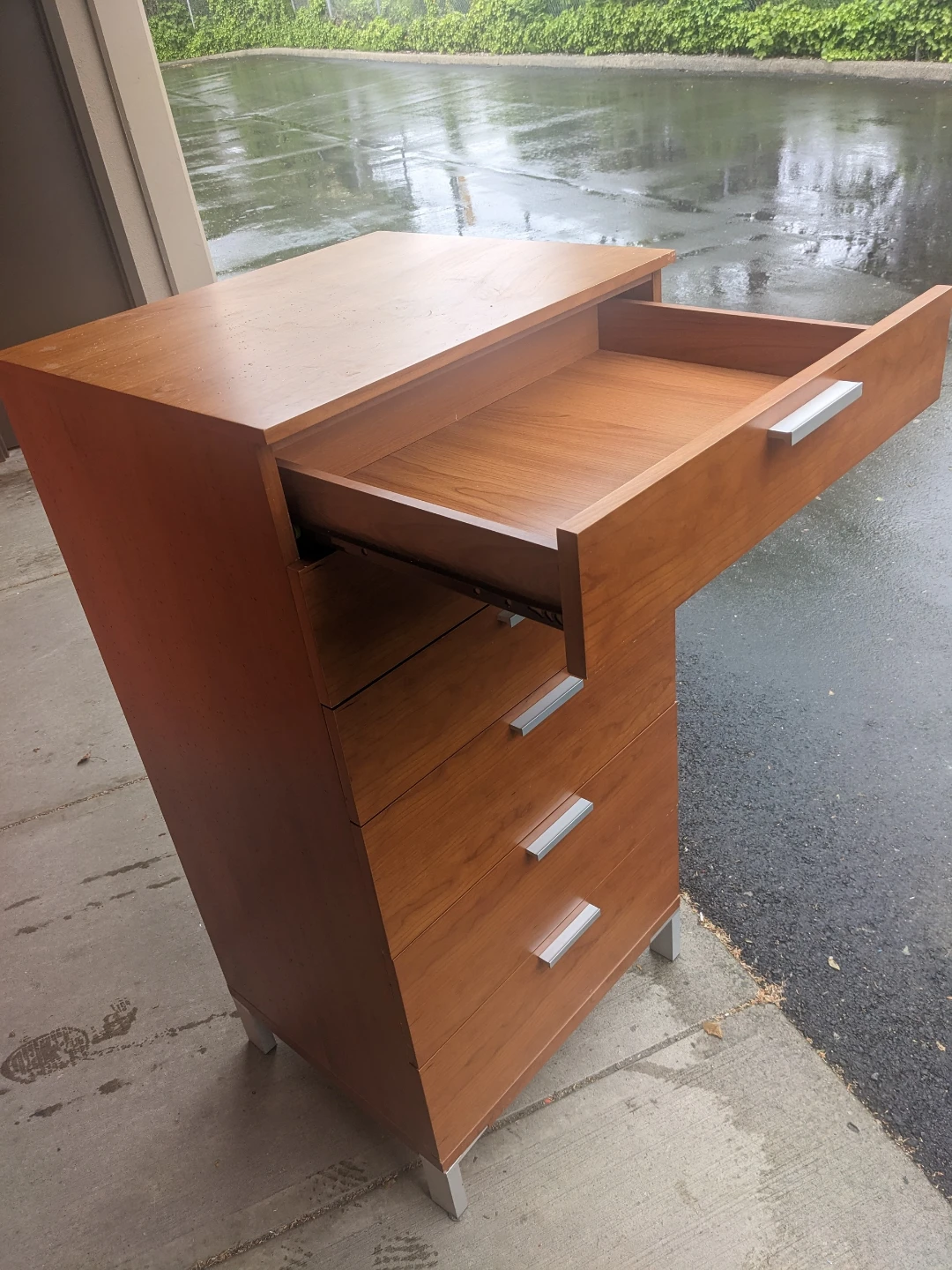 Dresser and nightstand excellent condition delivery available - photo 4