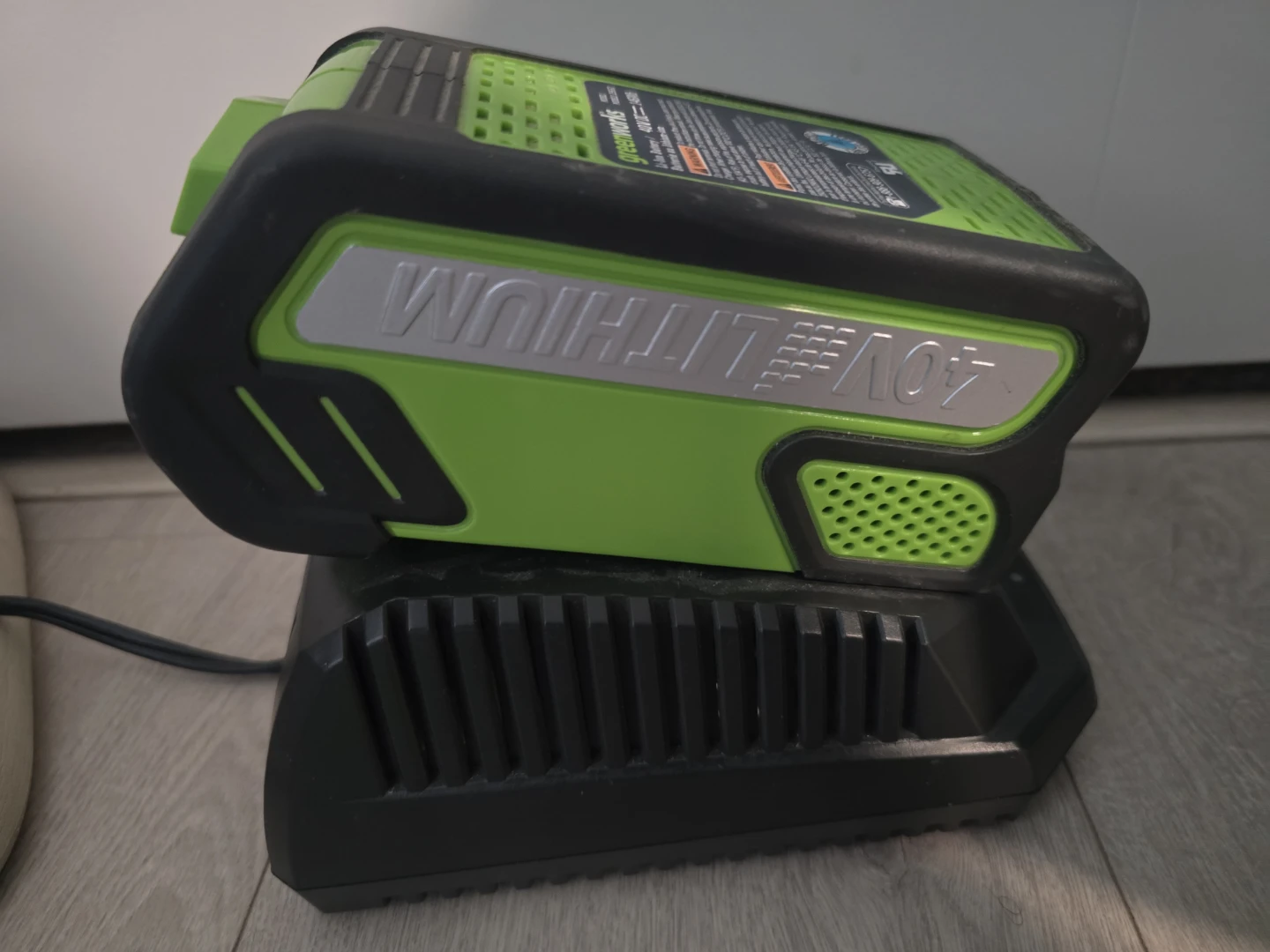 Genuine OEM Greenworks 40V Battery & Charger - photo 5