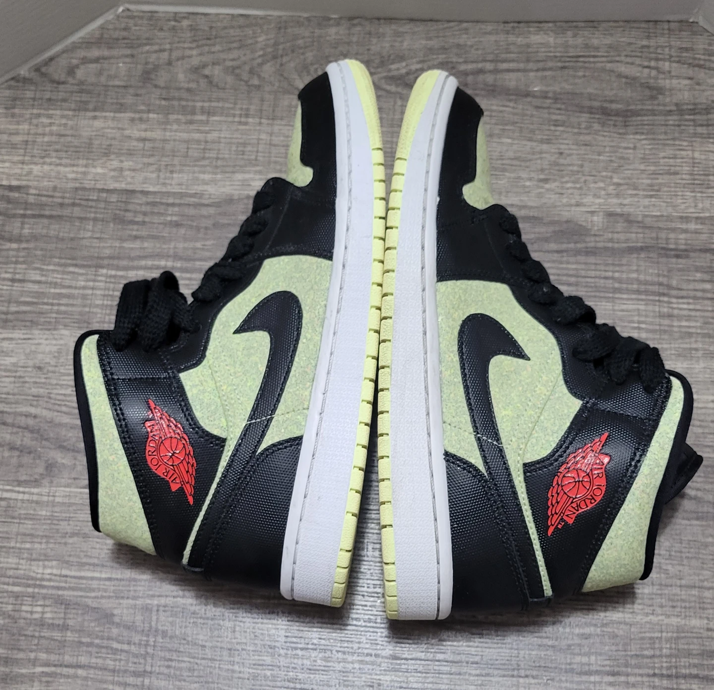 Air Jordan 1 Mid SE 'Light Lemon Twist' Shoes - photo 3