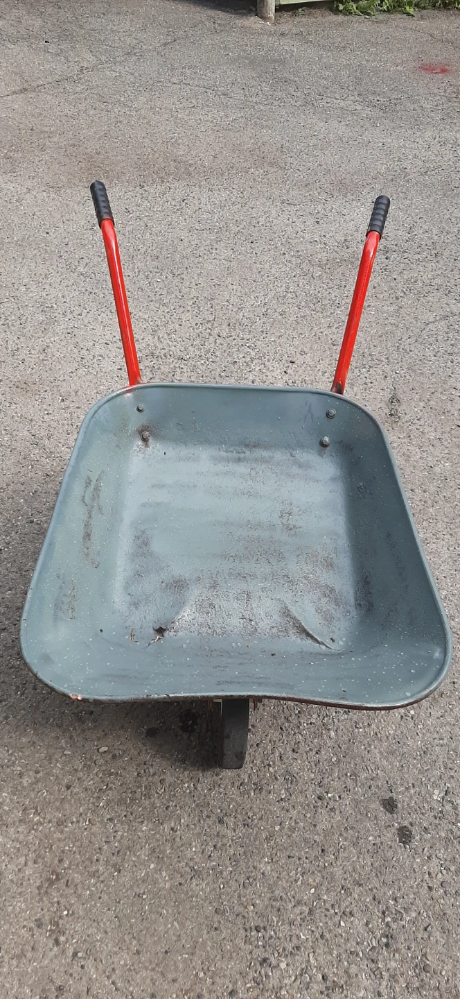 Metal Compact Wheelbarrow & Garden Tools - photo 2