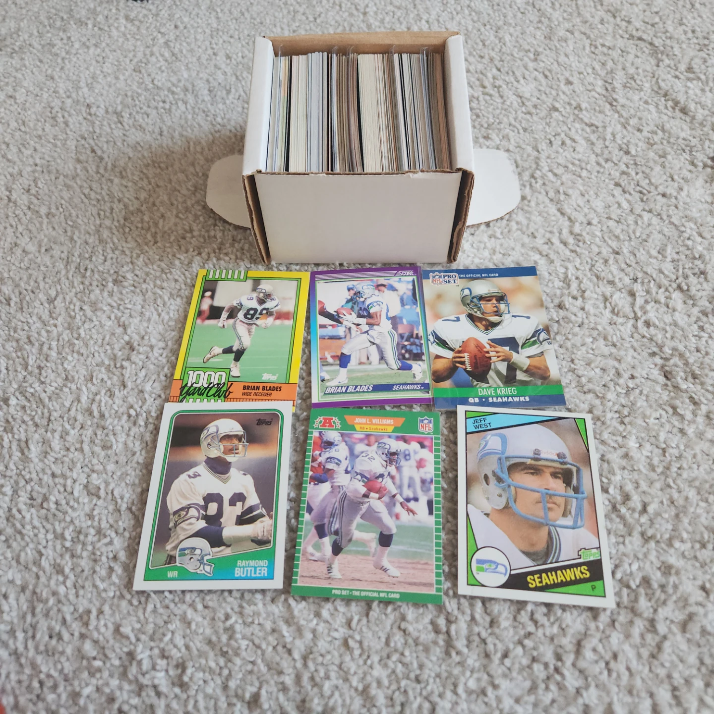 Seattle Seahawks, 200 NFL Football Cards Team lot - photo 4