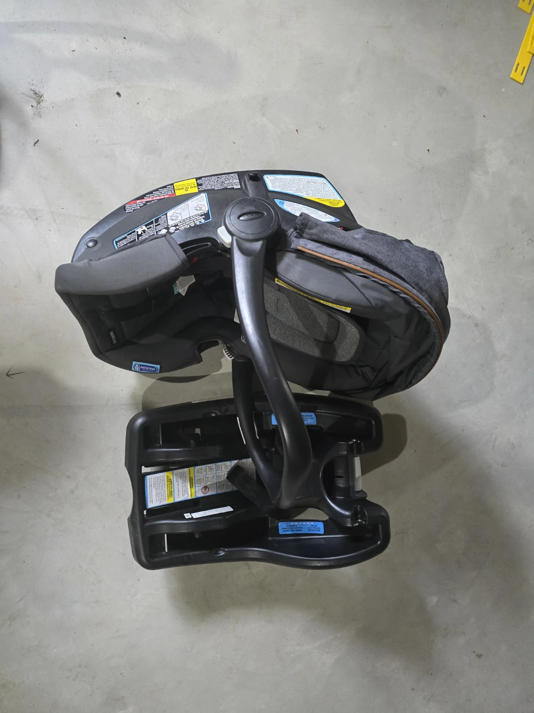 Graco SnugRide 35 Lite Infant Car Seat with Base - photo 4