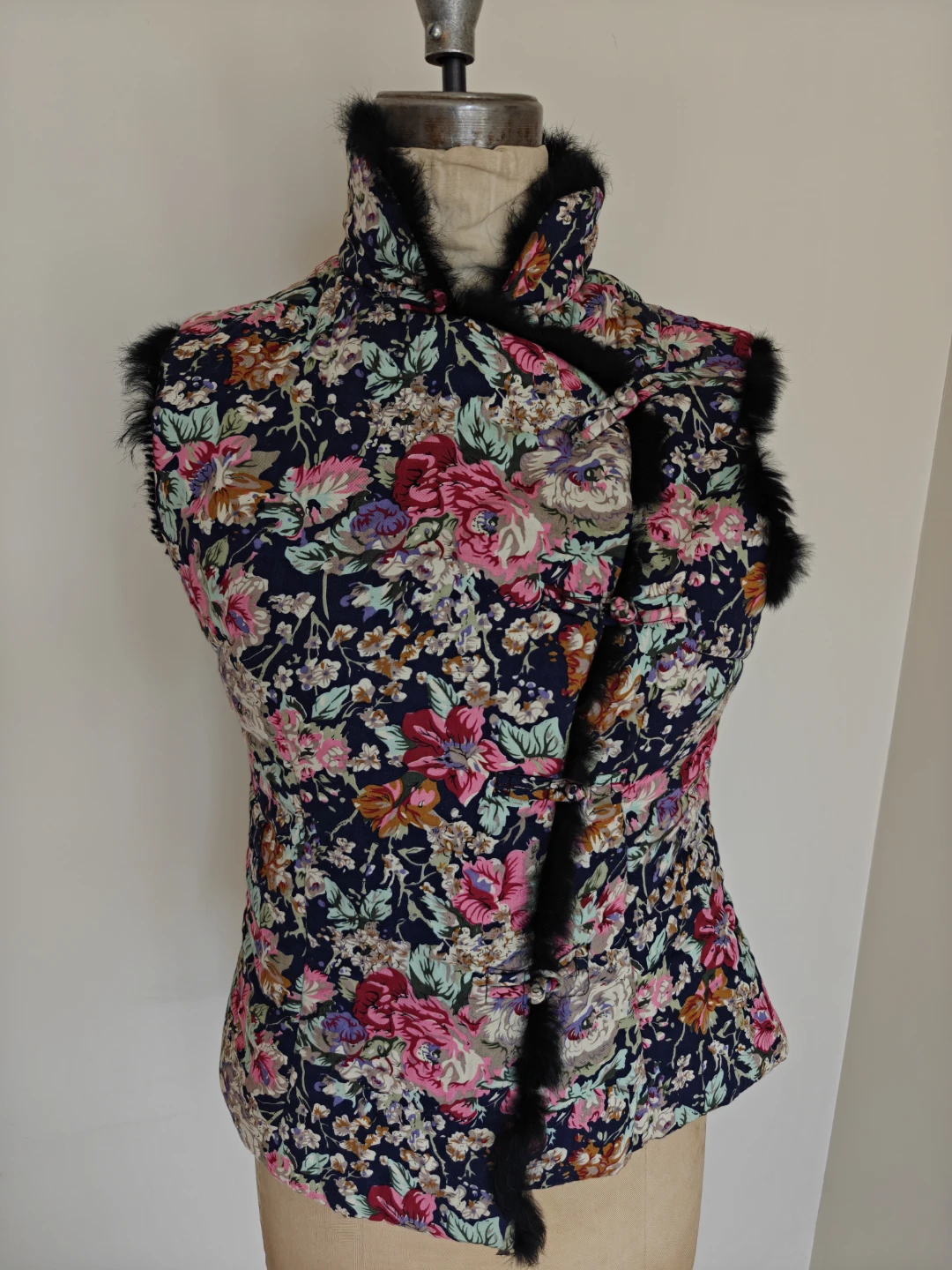 Floral Print Vest with Faux Fur Trim - photo 2