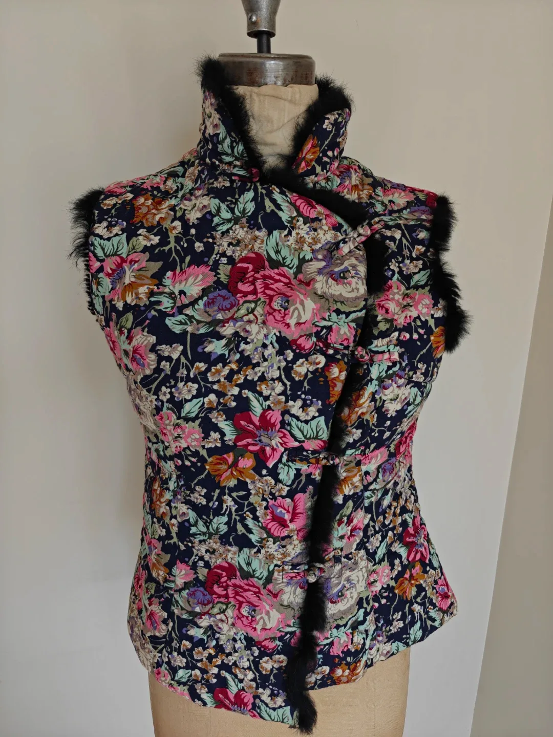 Floral Print Vest with Faux Fur Trim - photo 2