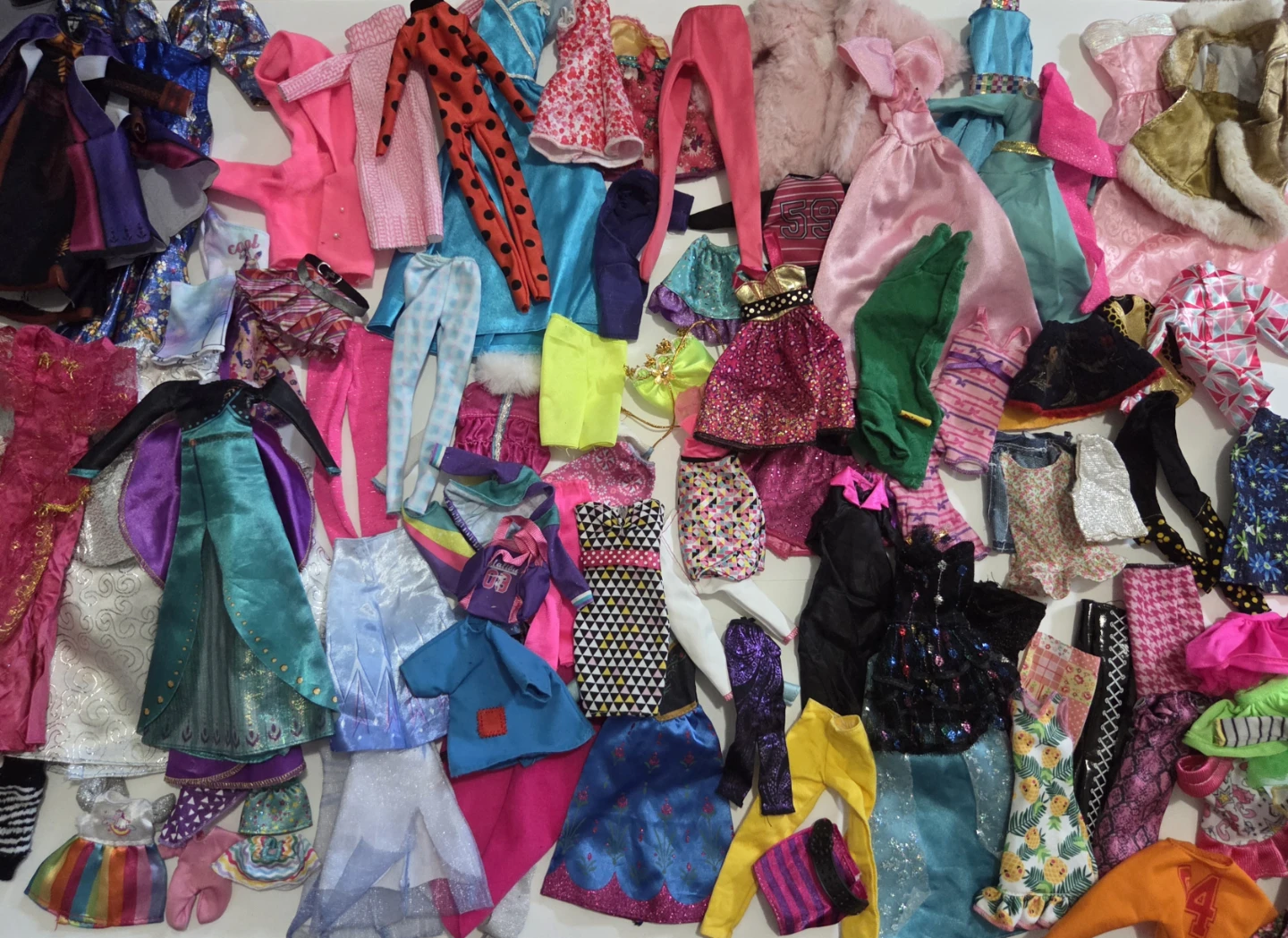 Ziploc bag of barbie doll clothes - photo 2
