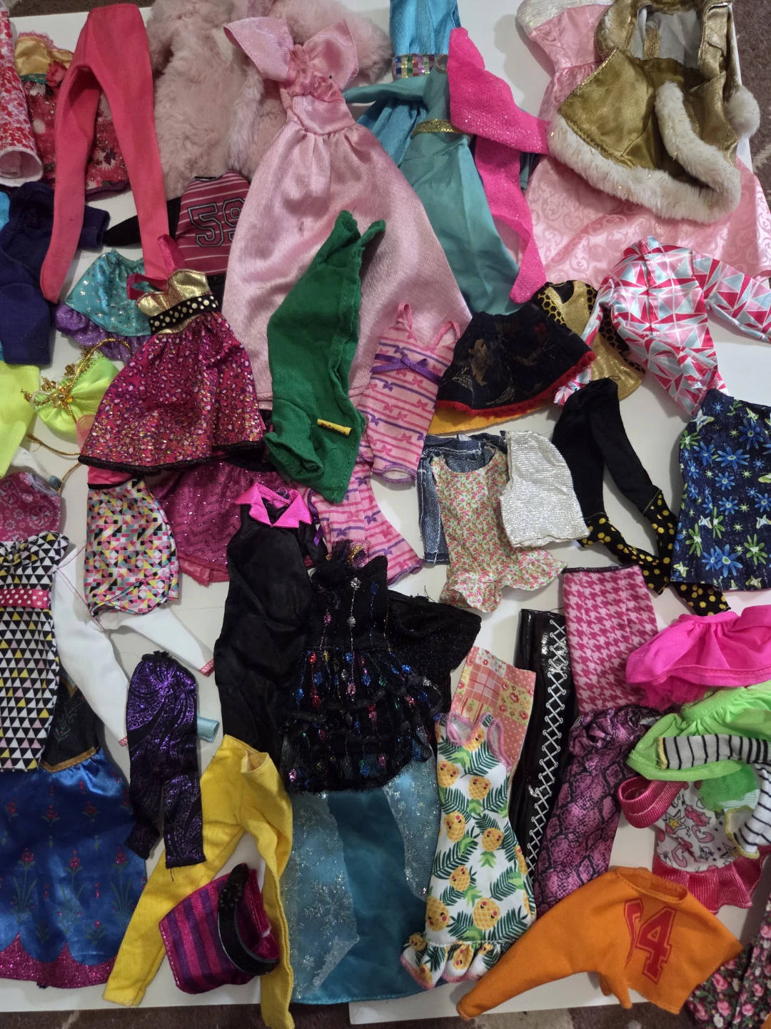 Ziploc bag of barbie doll clothes - photo 3