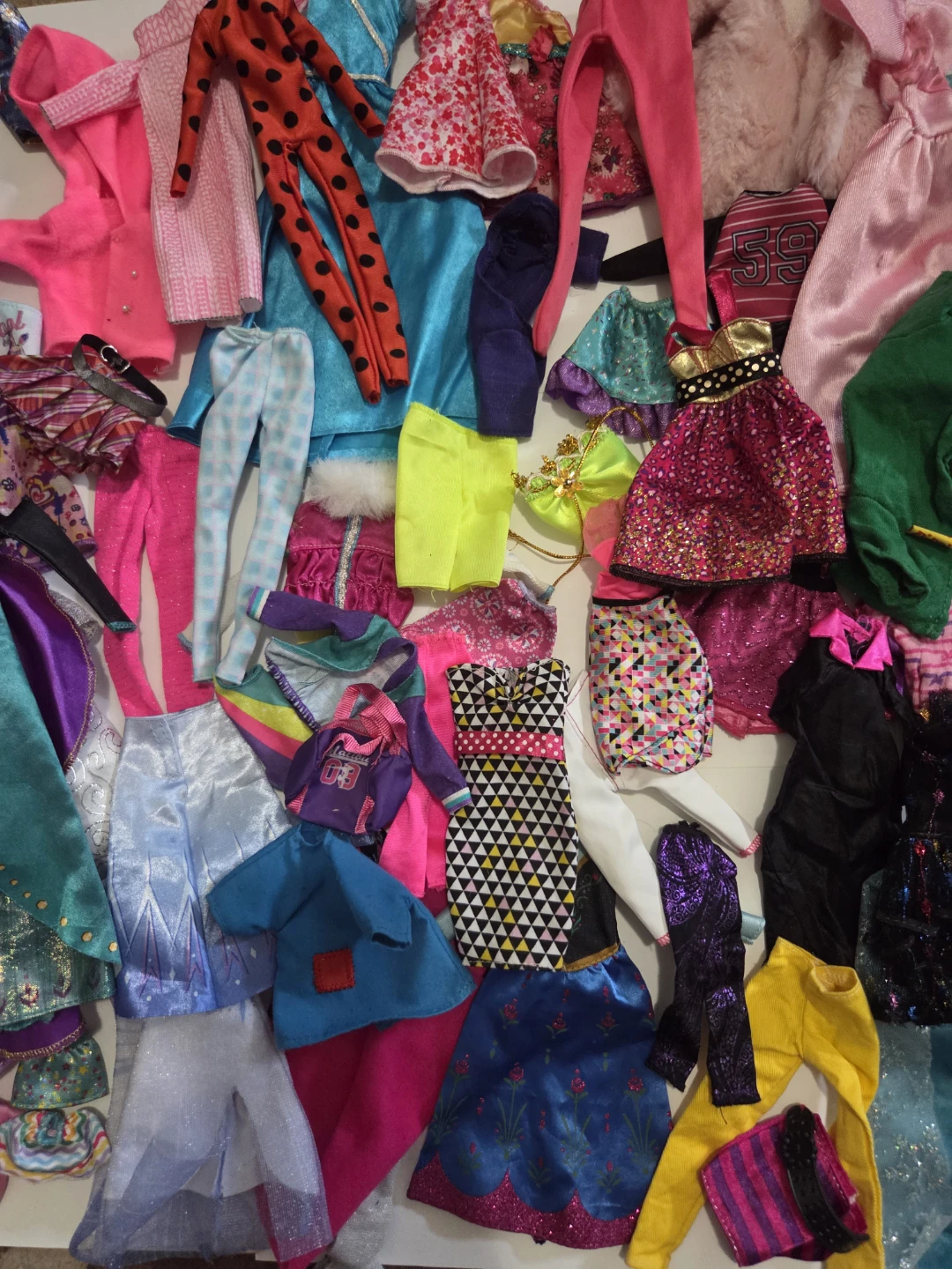 Ziploc bag of barbie doll clothes - photo 4