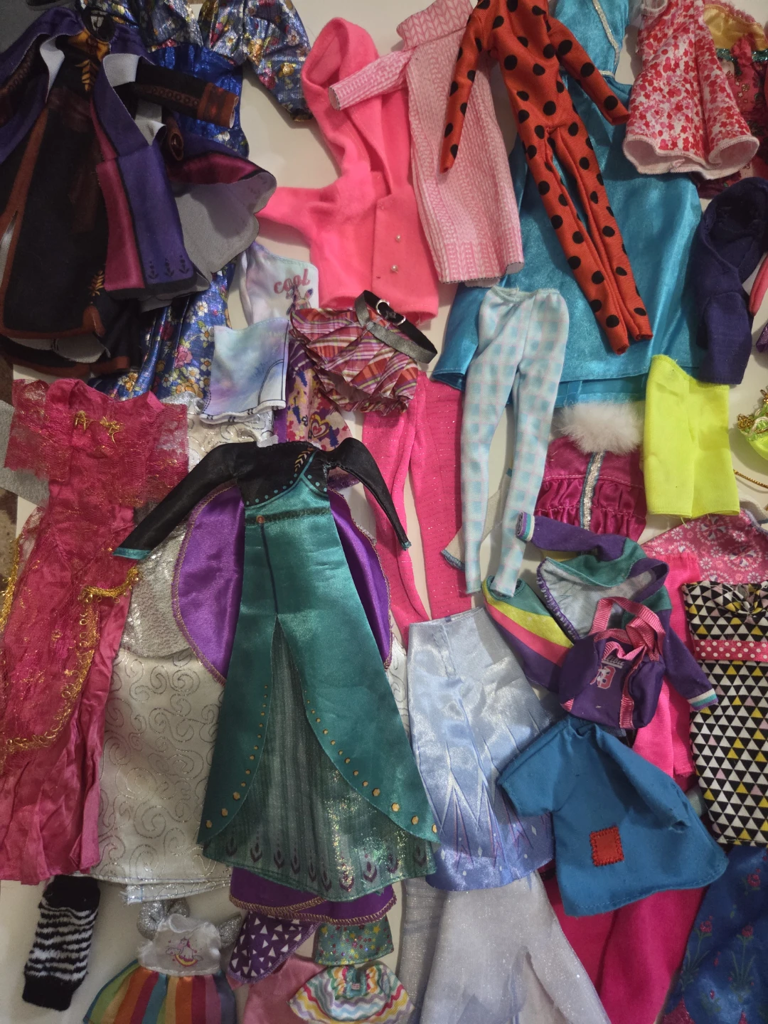 Ziploc bag of barbie doll clothes - photo 5