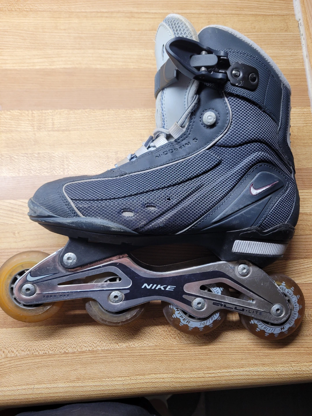 Nike Rollerblades - Women's Size 6