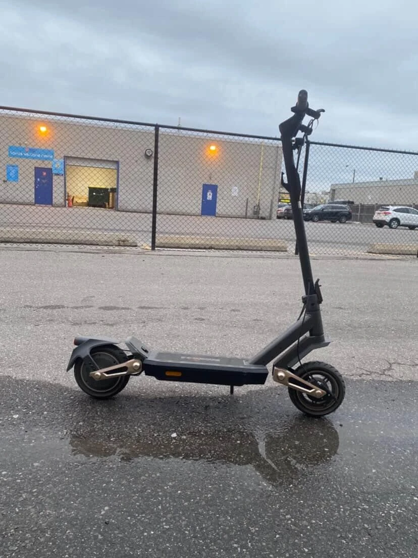 Navee St3 e scooter still got the tag on
