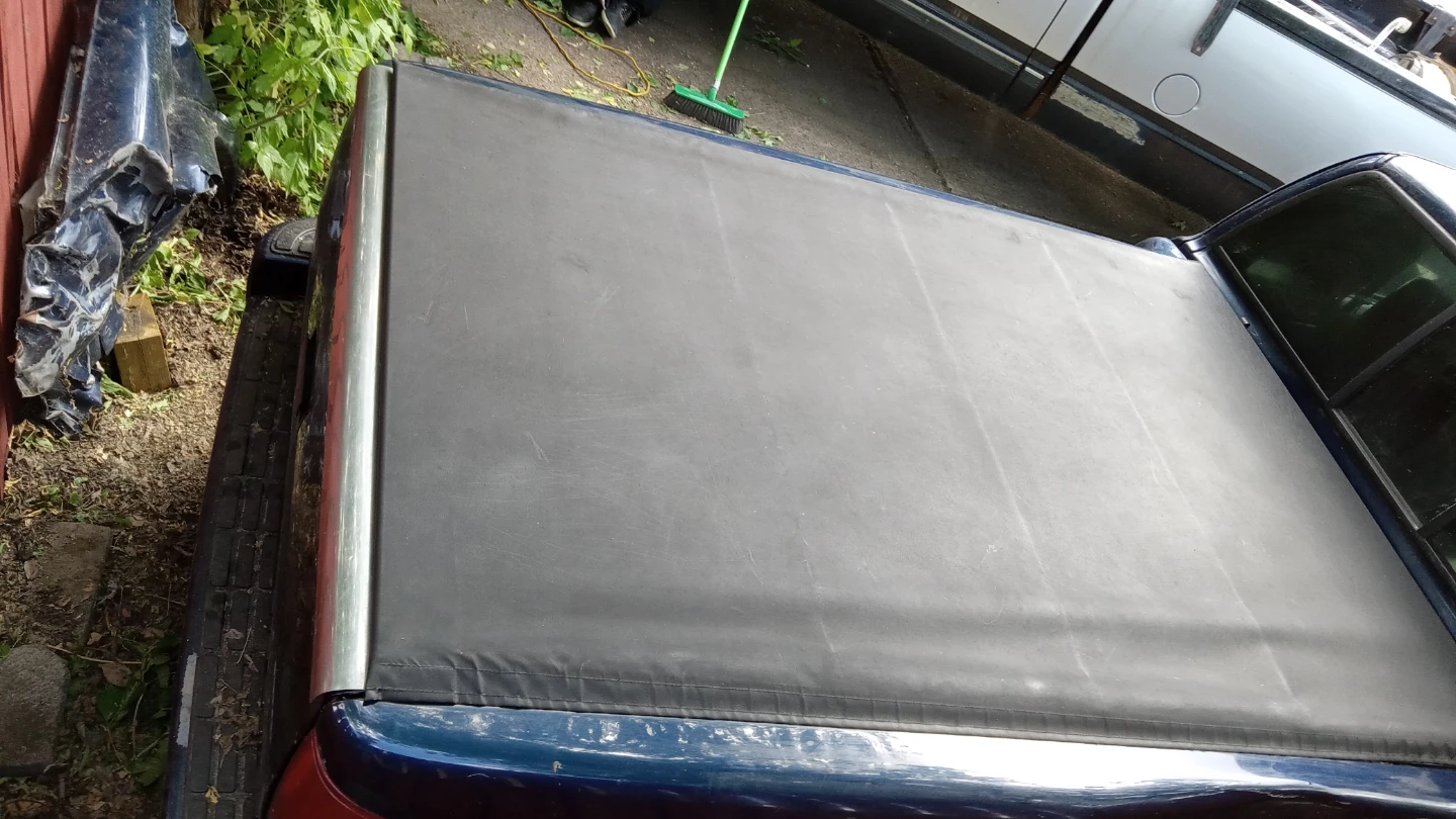 Used Tonneau Bed Cover  For Chevy S10 - photo 2