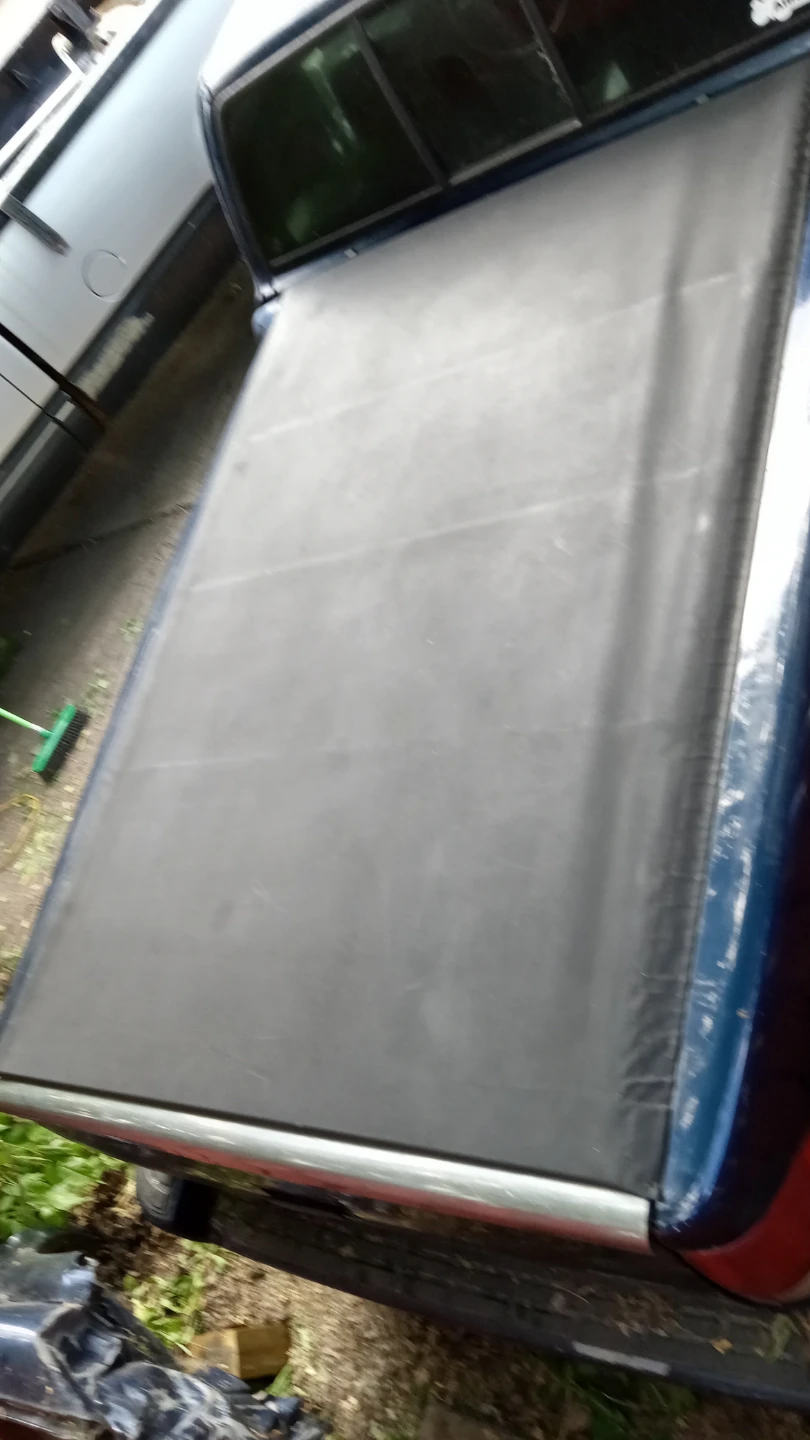 Used Tonneau Bed Cover  For Chevy S10 - photo 3