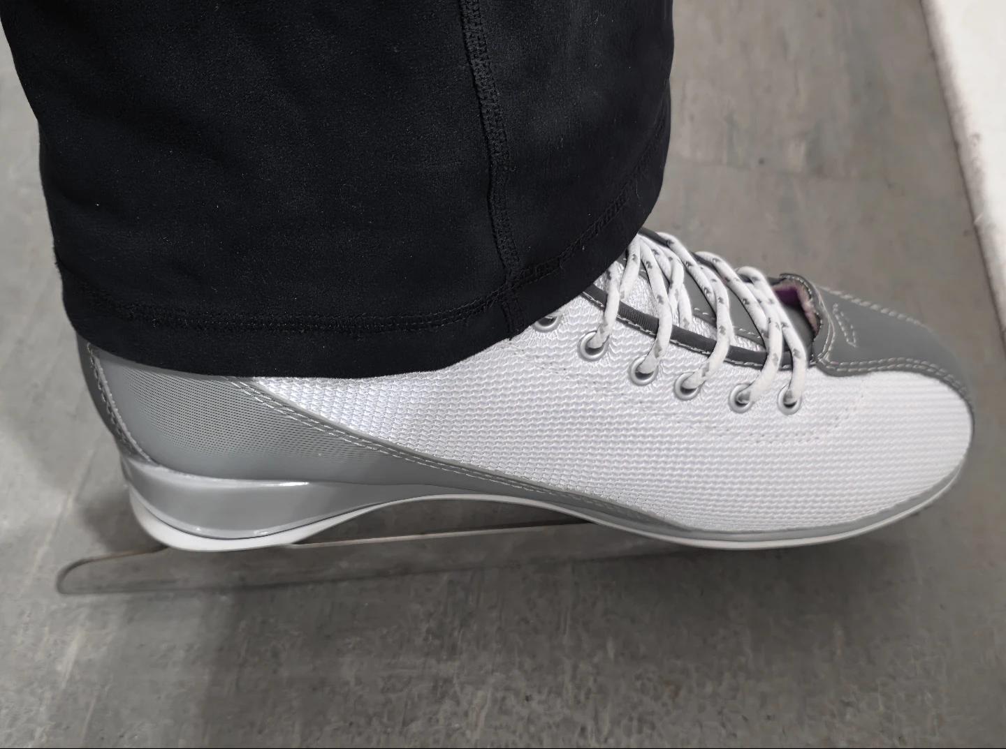 VIC Ice Skates - Size 8 US - photo 2