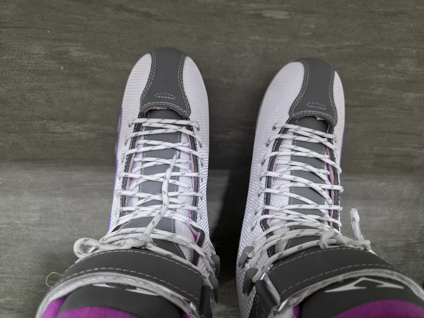VIC Ice Skates - Size 8 US - photo 4