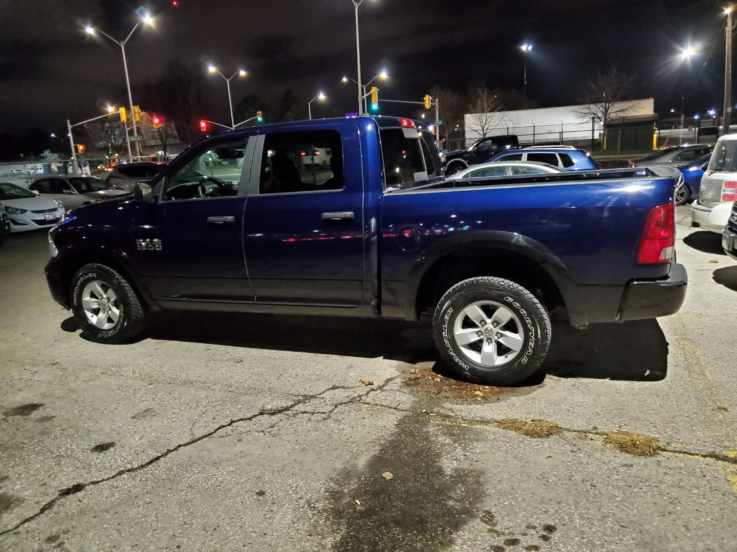 Dodge Ram 1500 Pickup Truck - photo 3