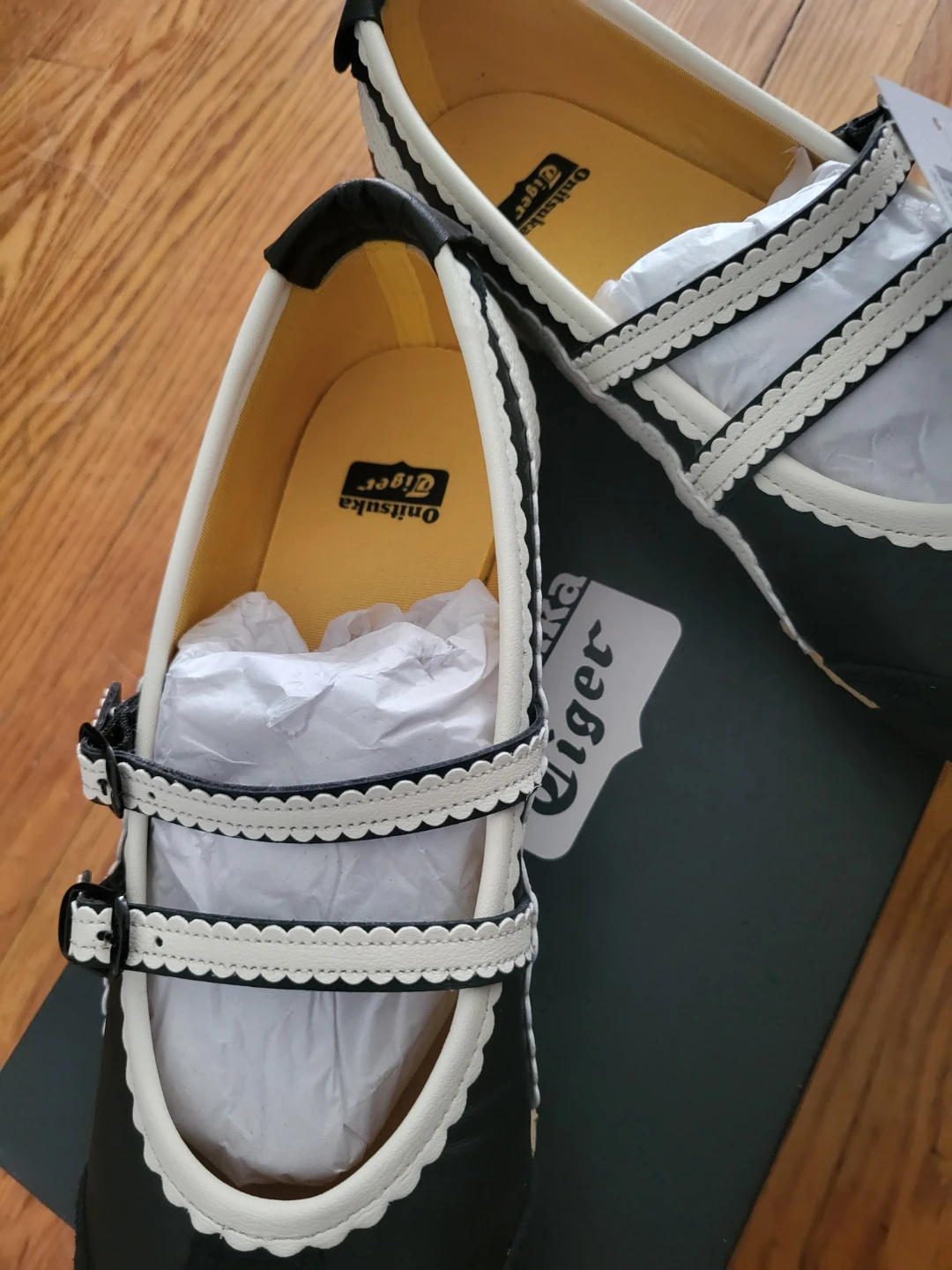 Never Worn Onitsuka Tigers size 9.5! - photo 4