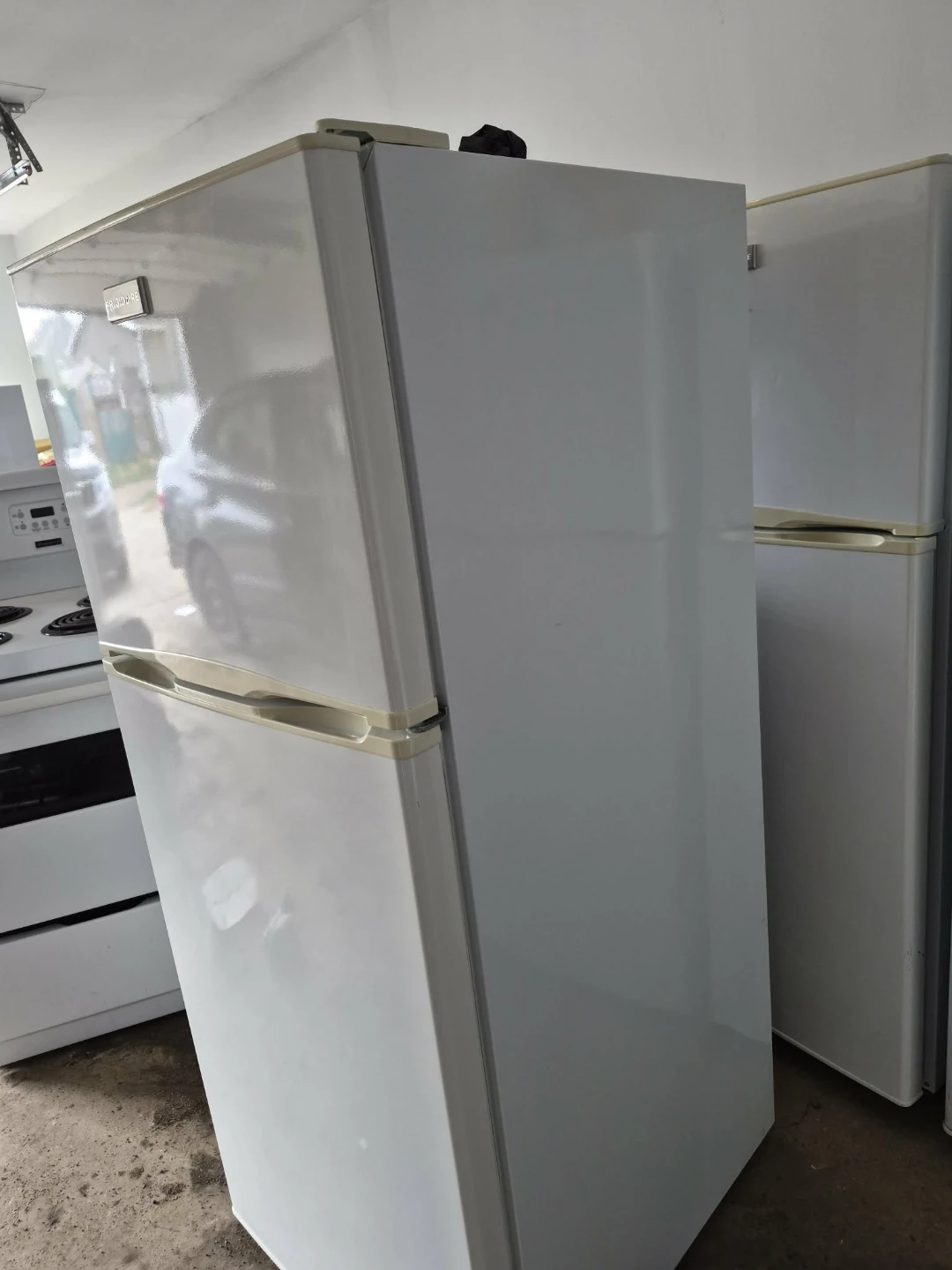 Frigidaire Refrigerator - photo 3