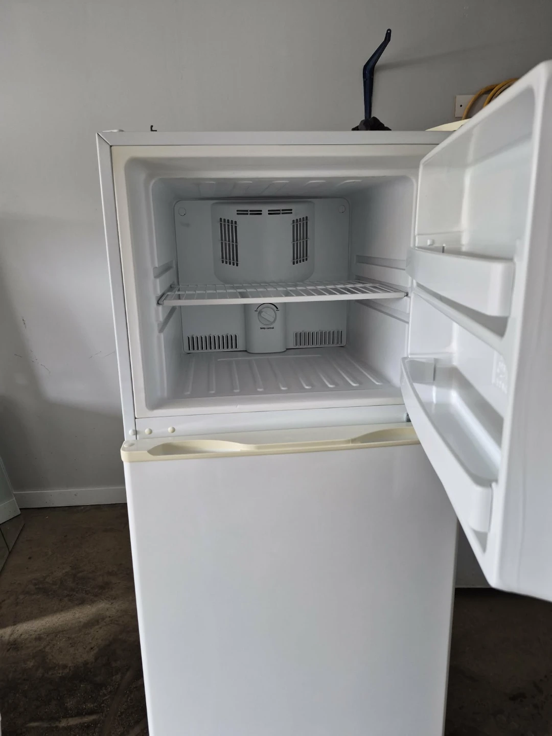 Frigidaire Refrigerator - photo 5