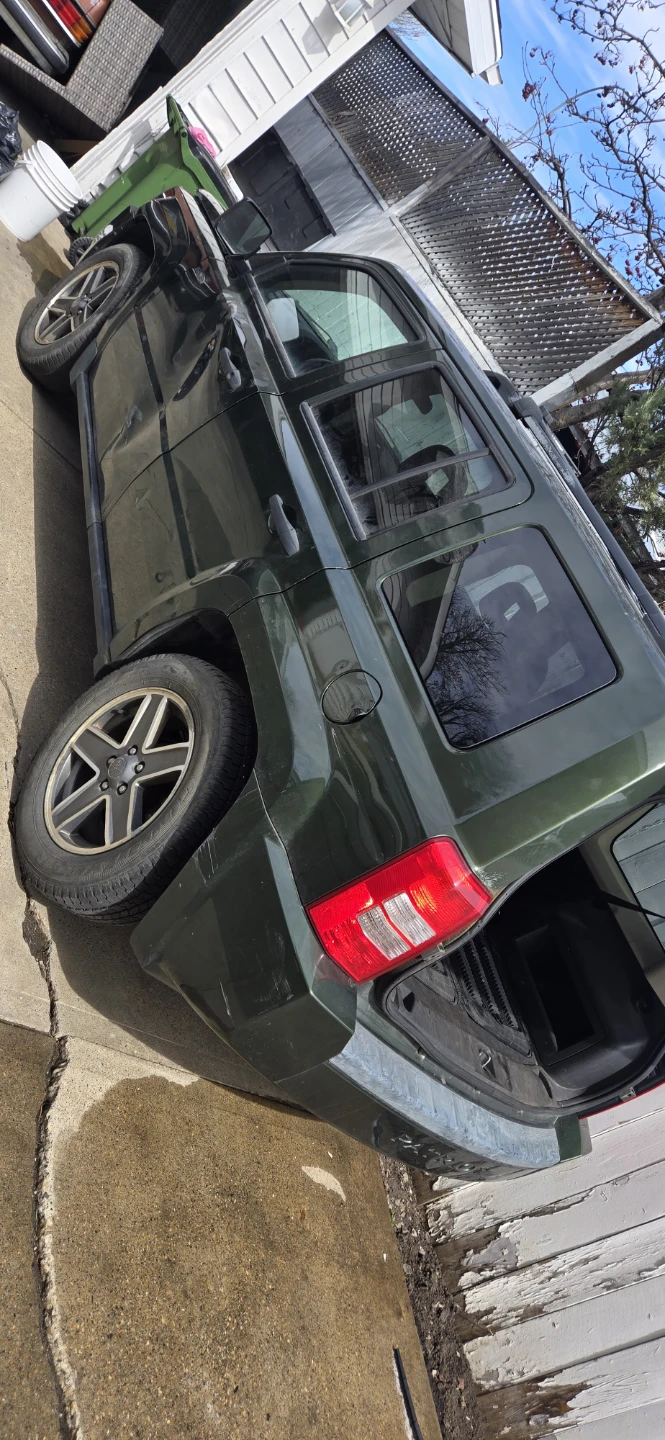 Used Jeep Patriot Green SUV - photo 2
