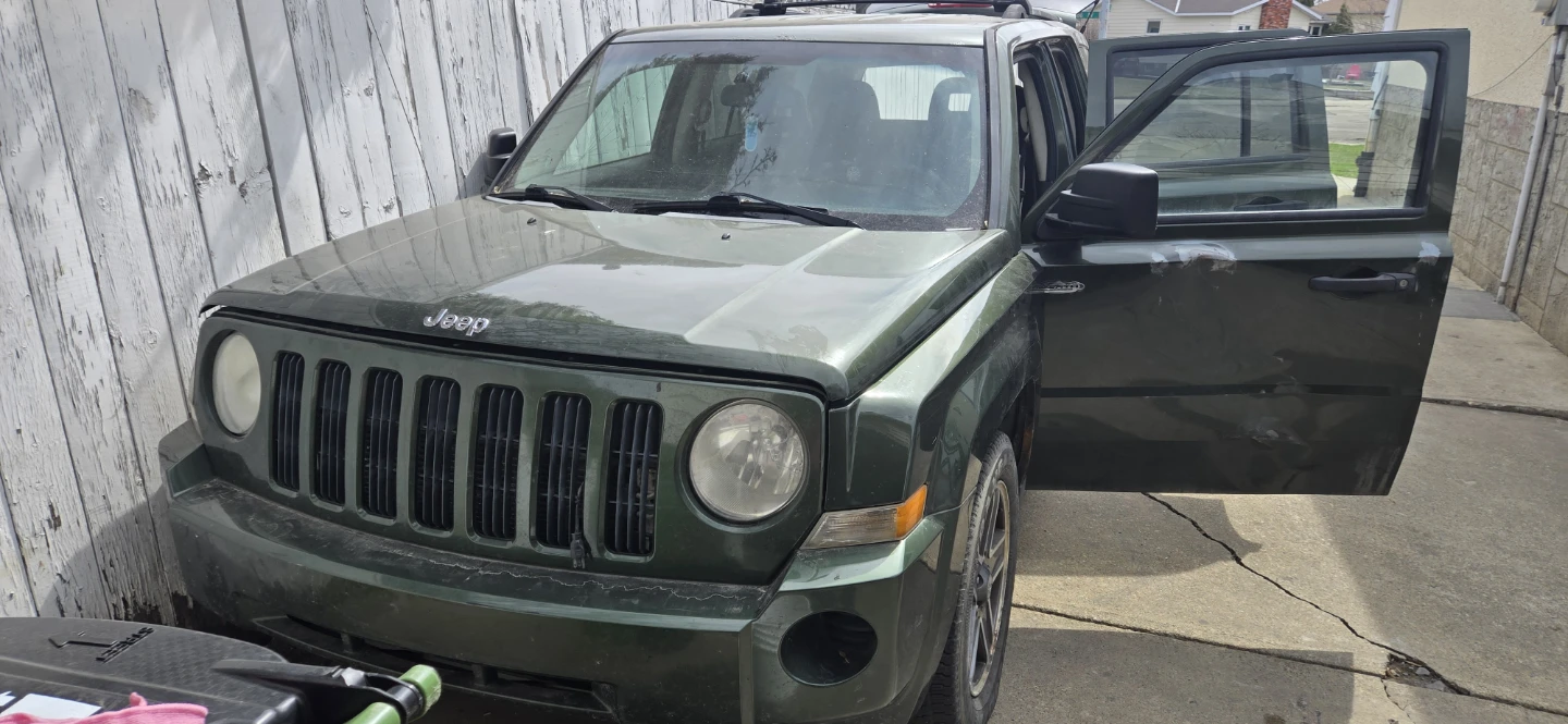Used Jeep Patriot Green SUV - photo 3