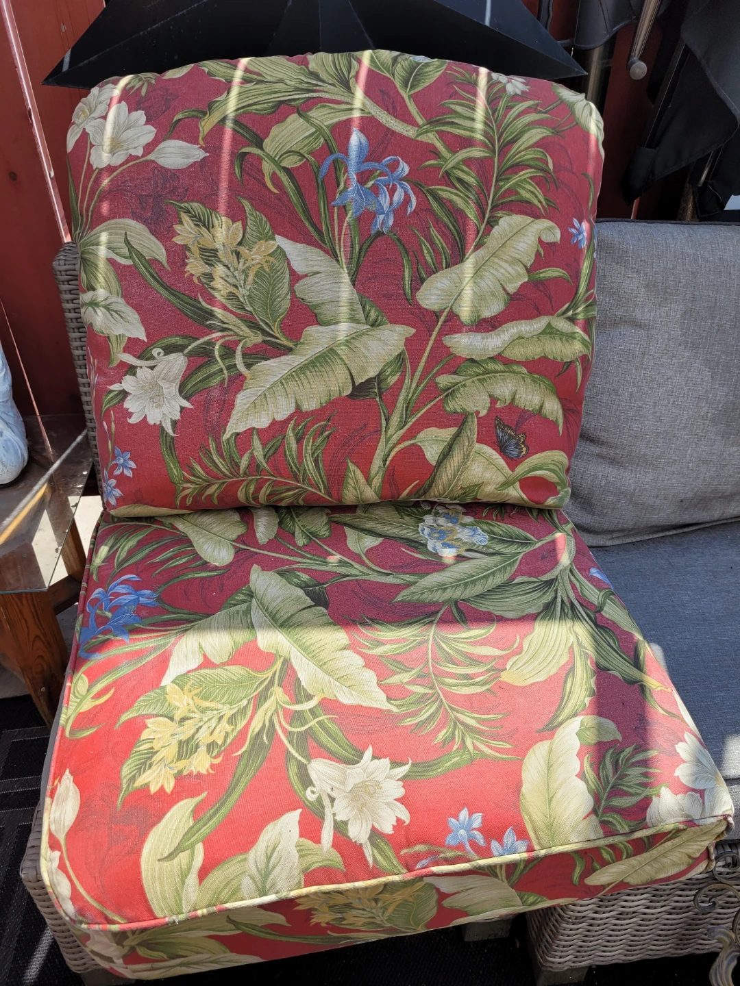 Set of 2 Outdoor Cushions - Tropical Floral Pattern
