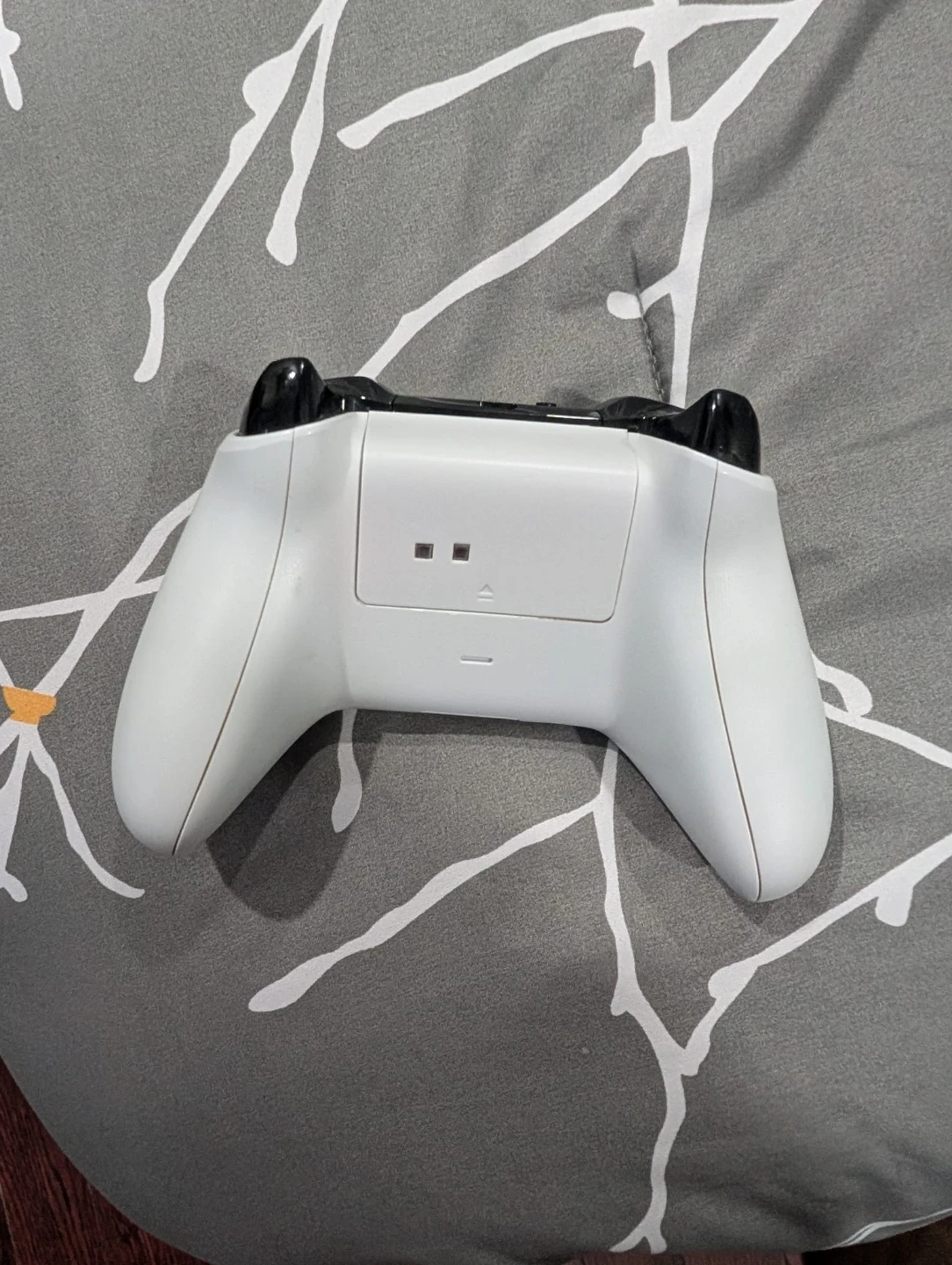 White Xbox One S Console with Controller - photo 5