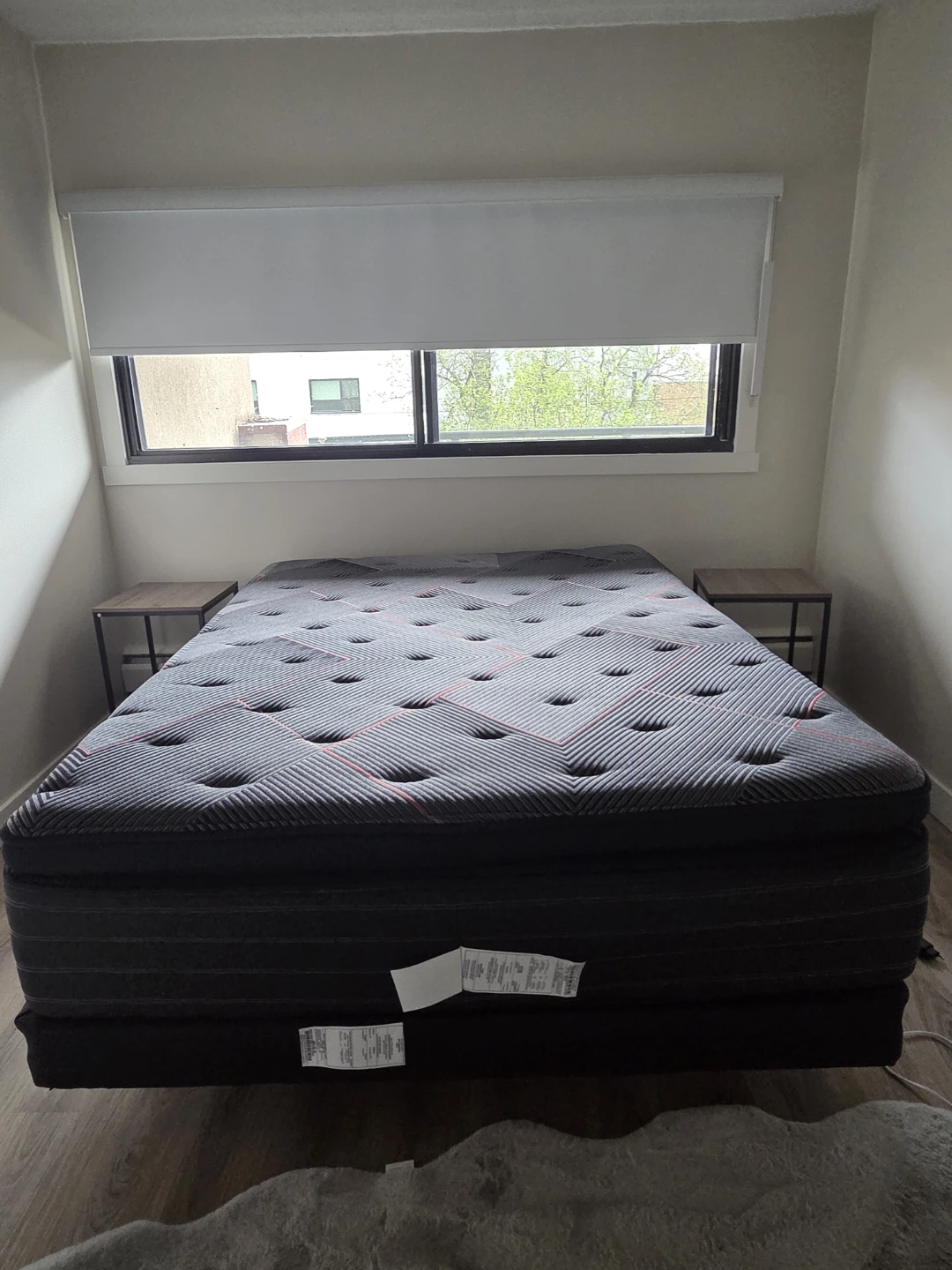 Beauty Rest Black Elagence queen size bed+ bed frame+lopro box