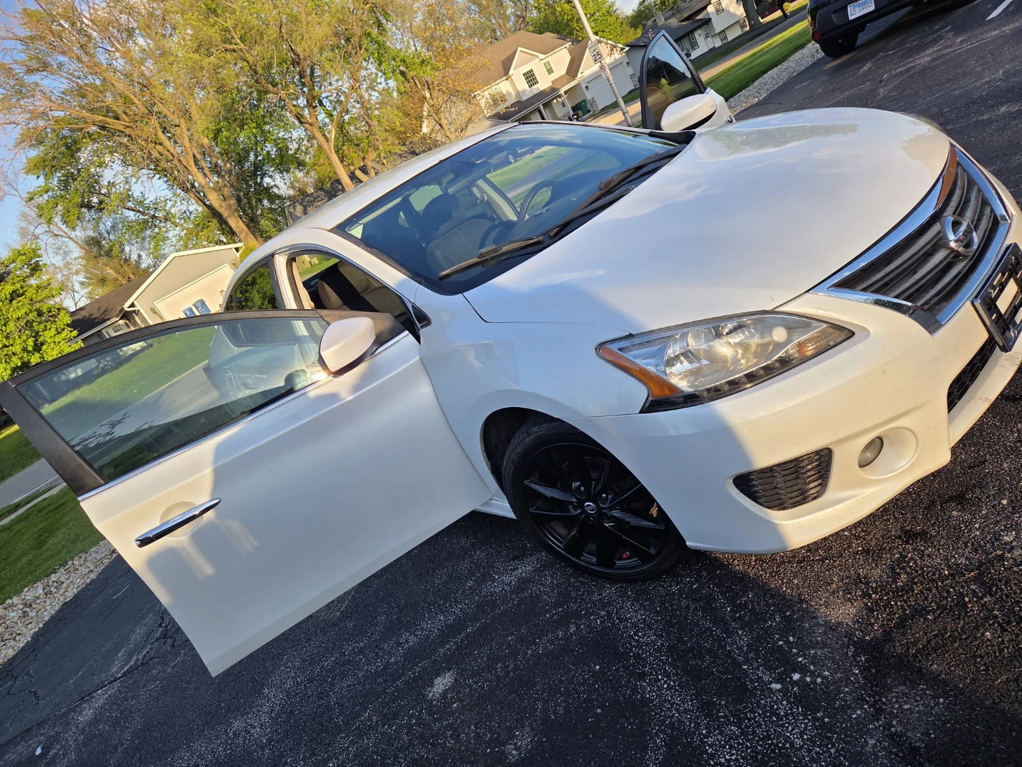 White Nissan Sentra SR
