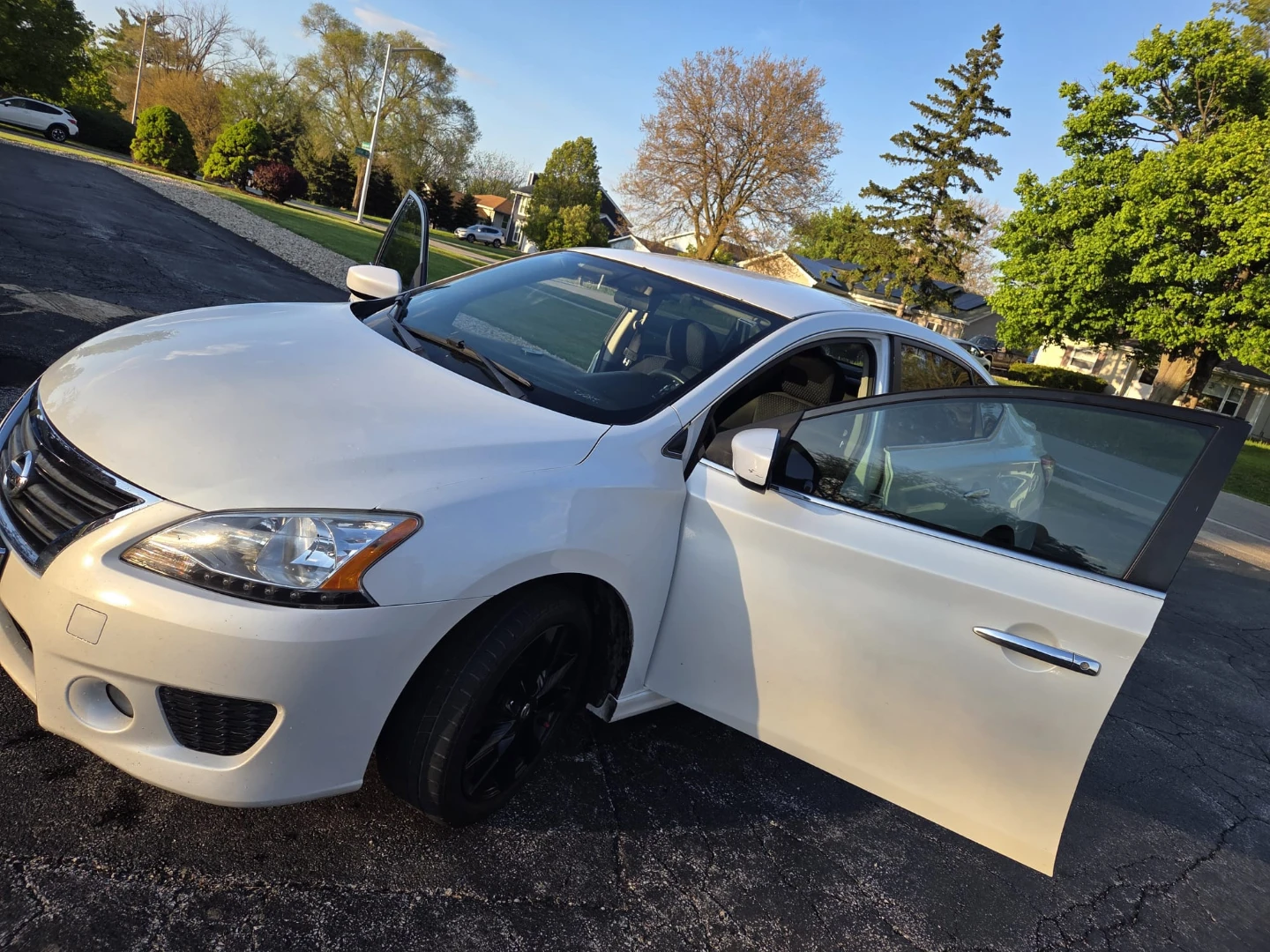 White Nissan Sentra SR - photo 2