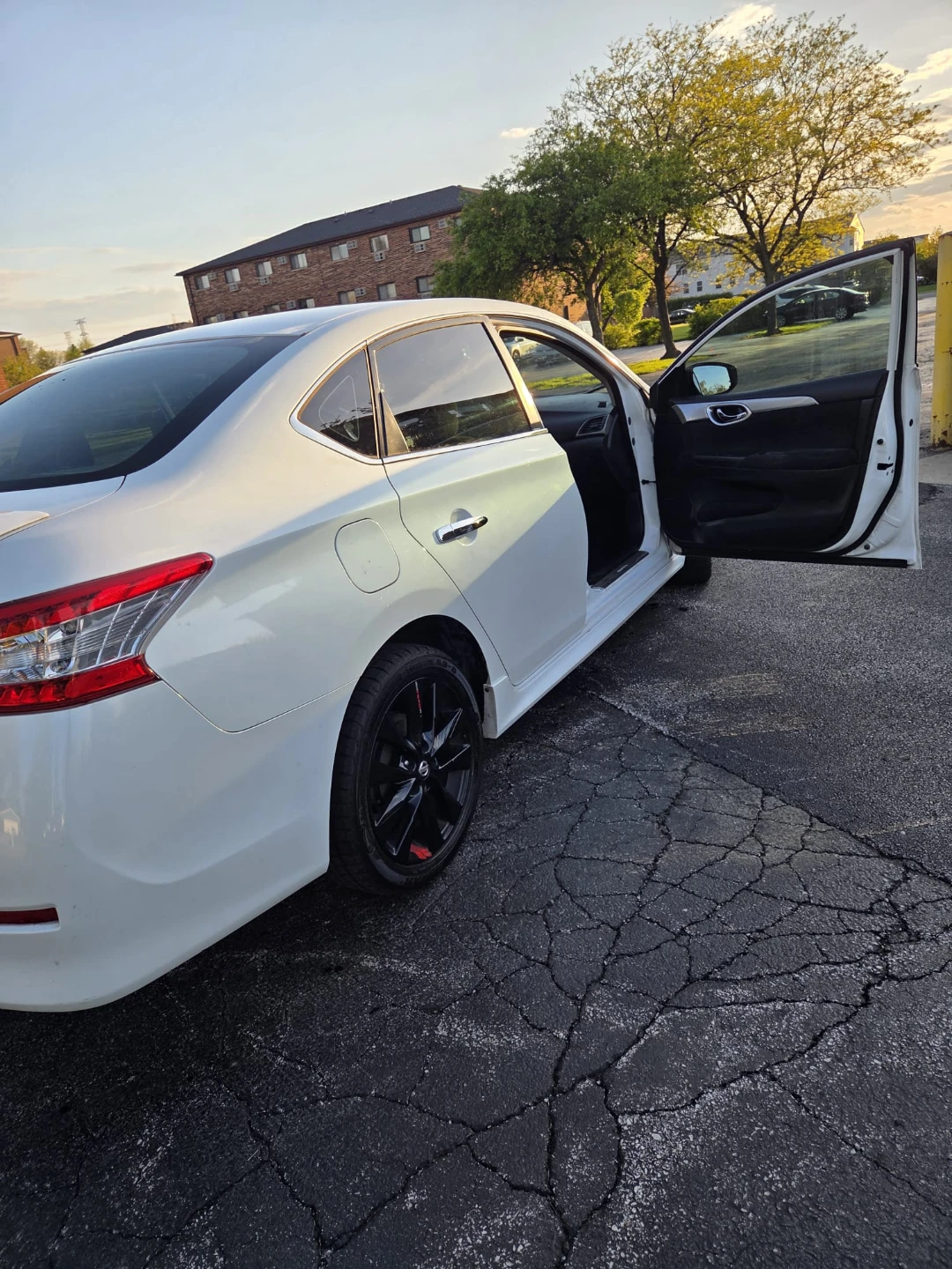 White Nissan Sentra SR - photo 3
