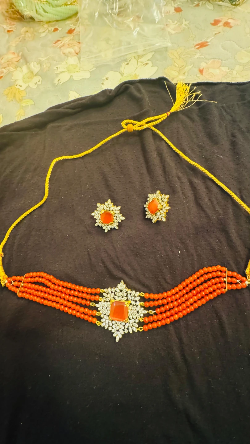 Set of 4 Beaded Choker Necklaces and Earrings - photo 4