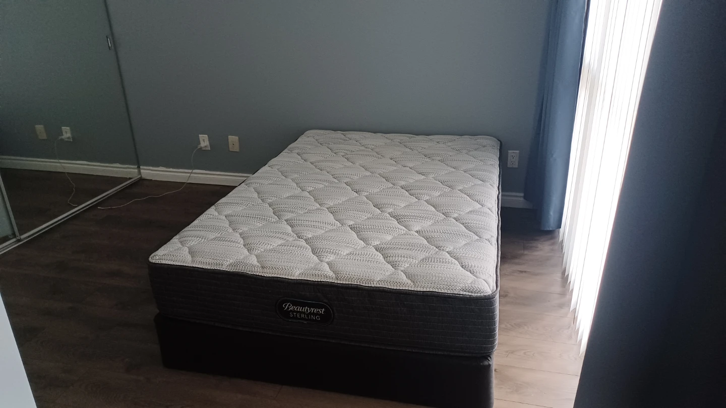 (Retail $900) Beautyrest Sterling Mattress set double