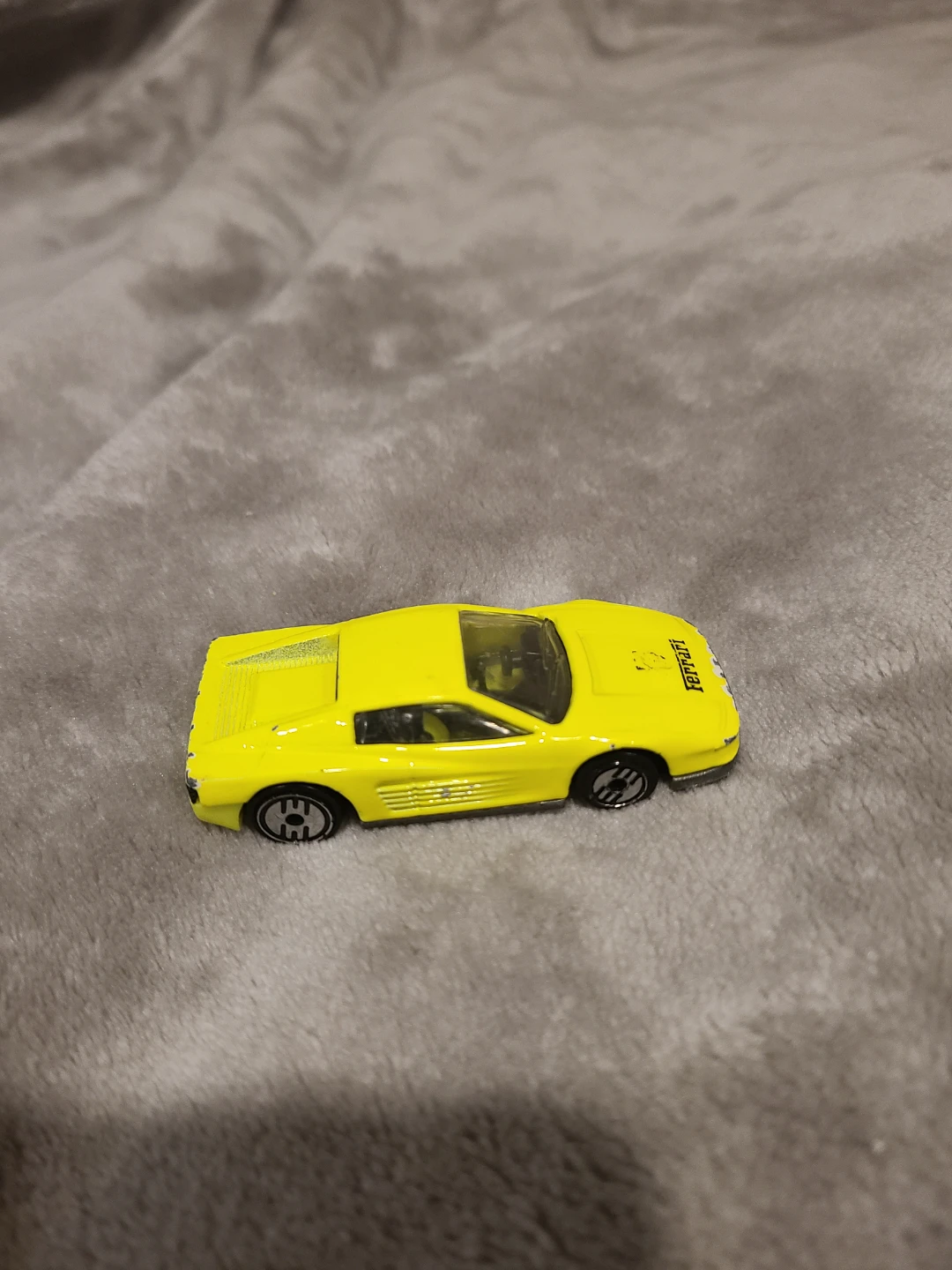 1986 Hot Wheels Neon  Yellow Ferrari