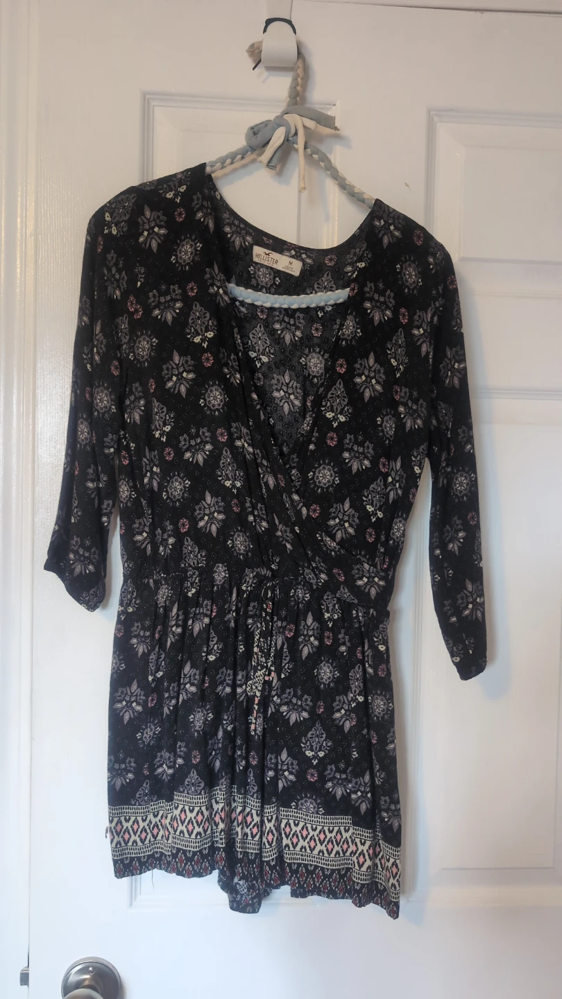 Hollister Women's Black Floral Print Romper - Size M
