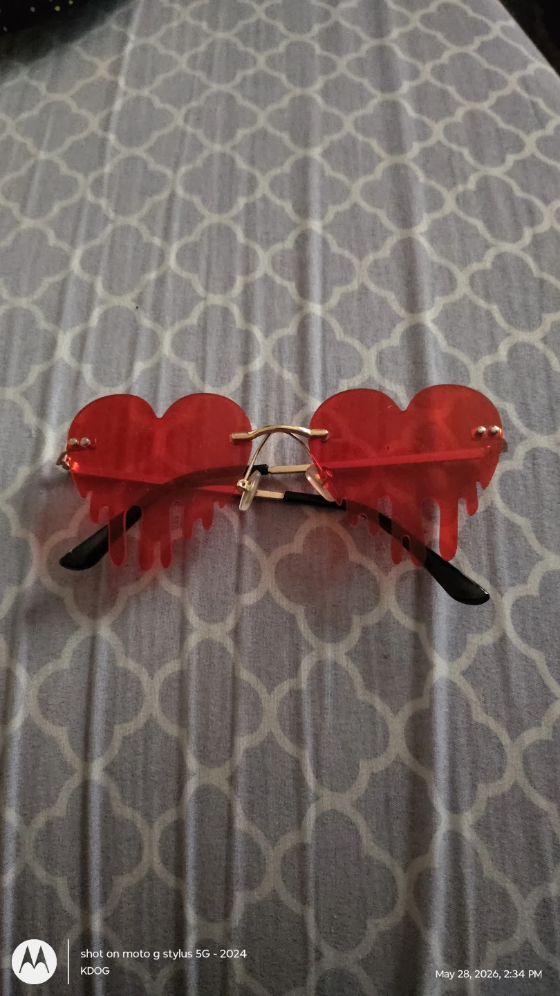 Red Heart Drip Sunglasses