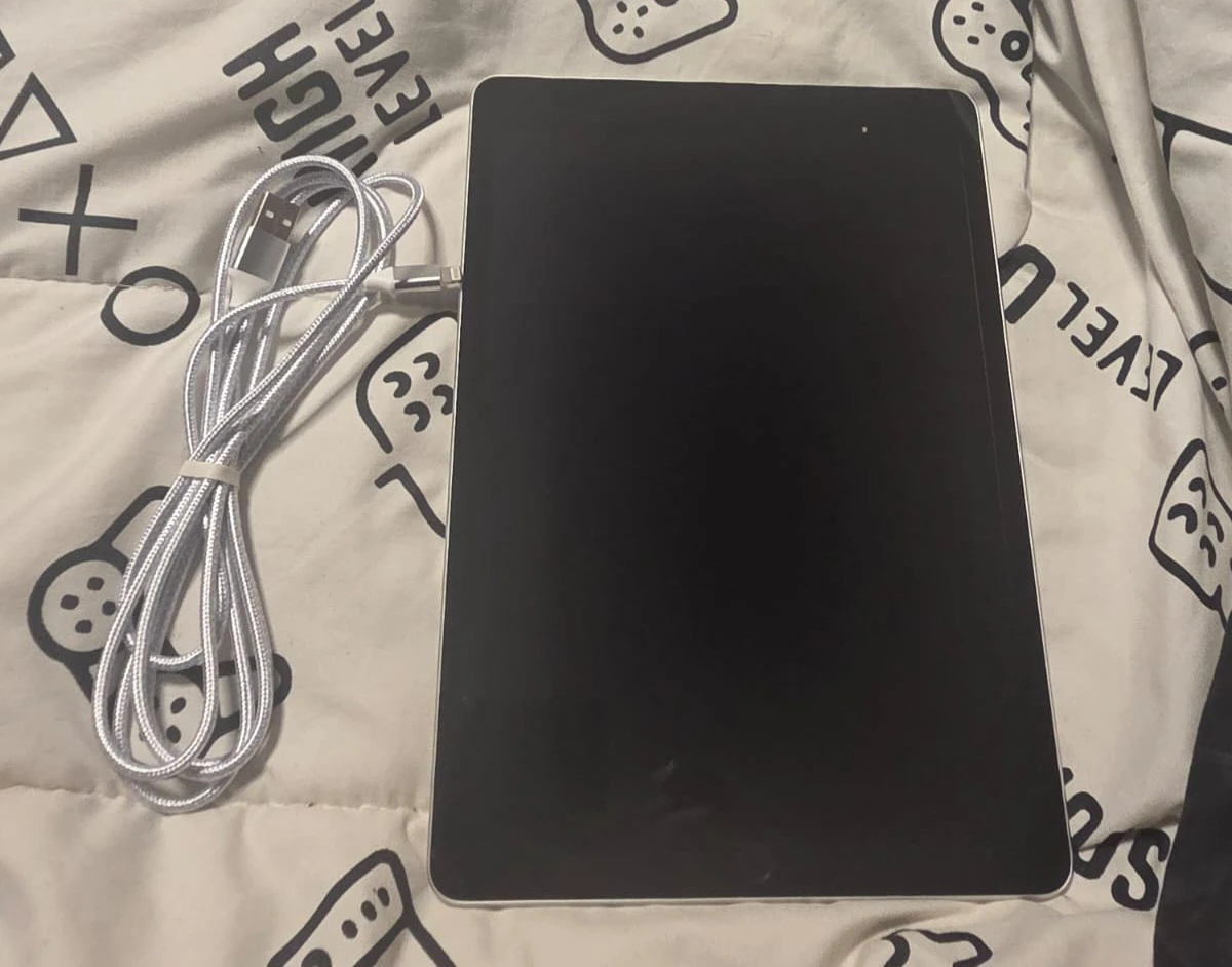 Apple iPad 7th Generation - 32GB 98% battety - photo 4