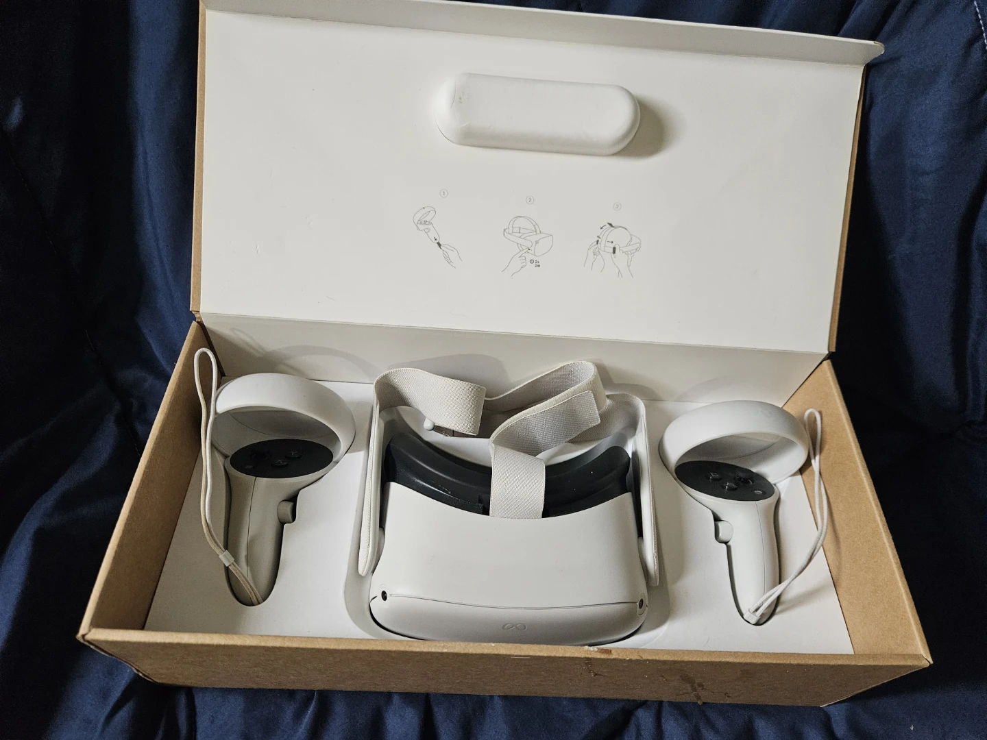 Meta Quest 2 VR Headset with Controllers - photo 2