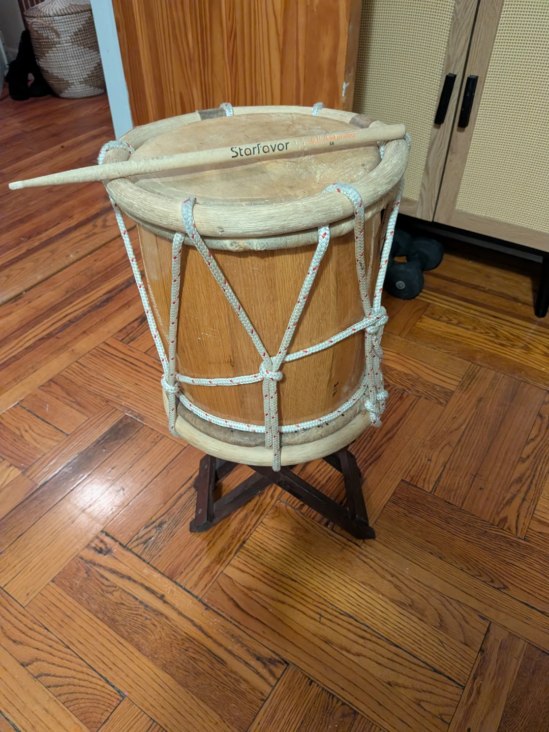 Starfavor Wooden Drum with Sticks
