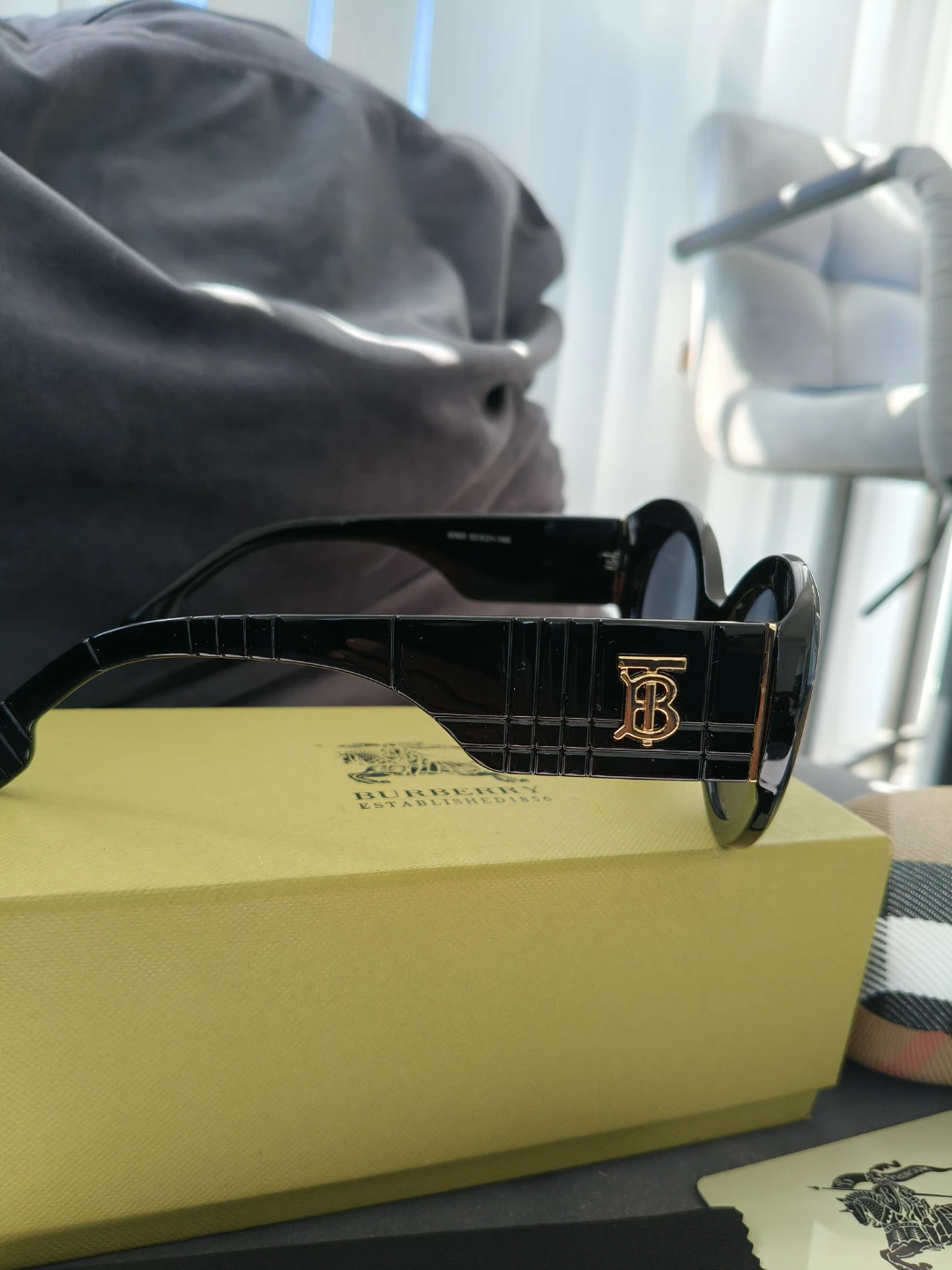 Burberry Black Oval Sunglasses - photo 5