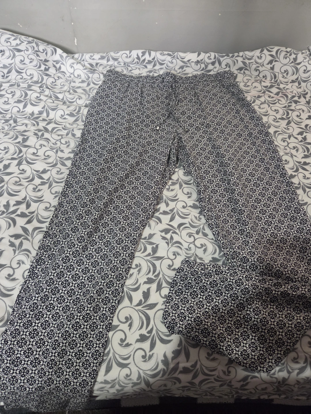 Women's patterned lounge pants