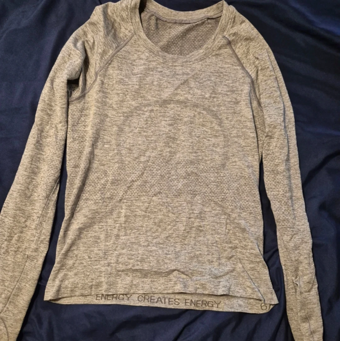 Lululemon Grey Long Sleeve Athletic Shirt Size 6 - photo 3