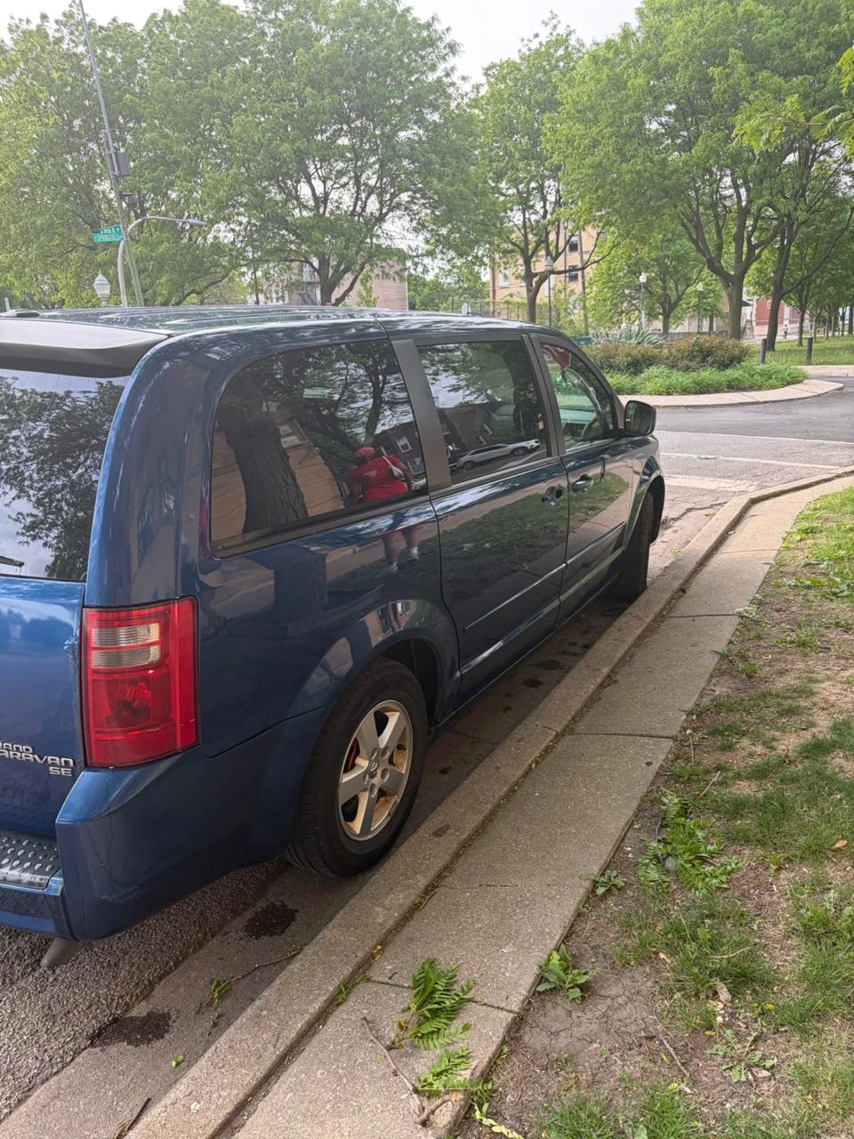 Blue Dodge Grand Caravan Minivan - photo 3