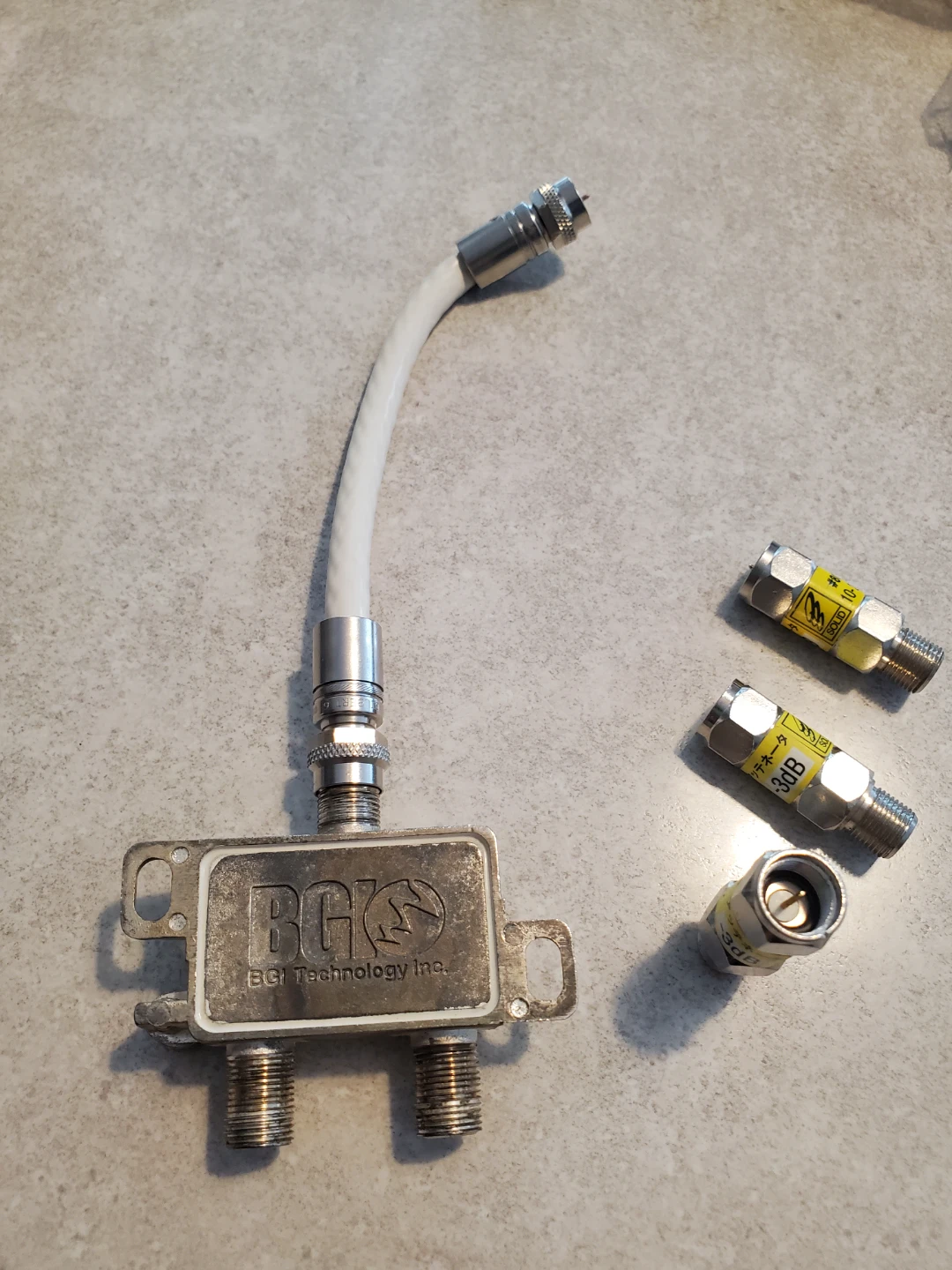 BGI 2 Way Splitter SGHD-2 with F Connectors - photo 3