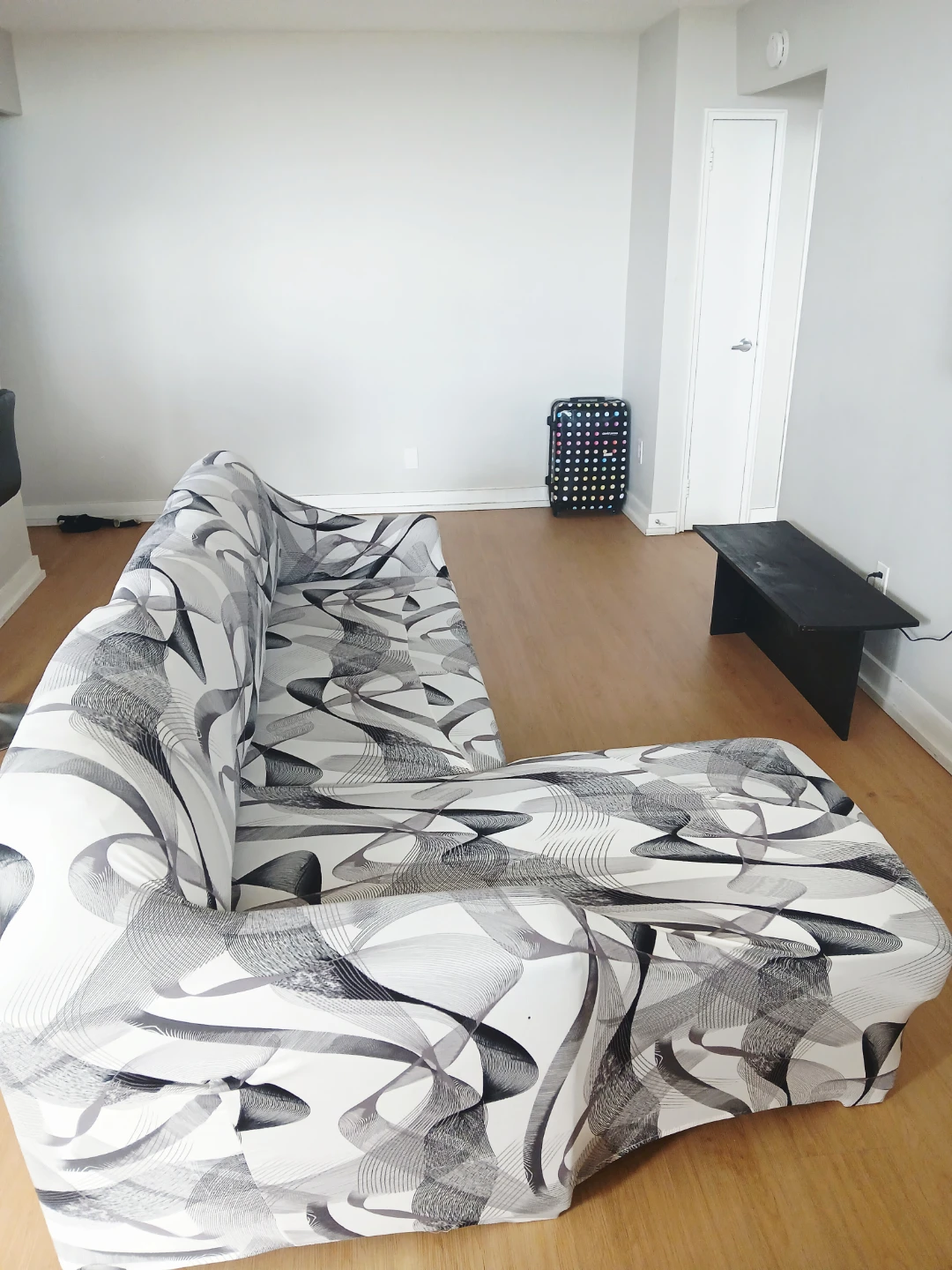 REVERSIBLE BLACK SOFA BED W/STORAGE - MUST GO THIS WEEK ⚡